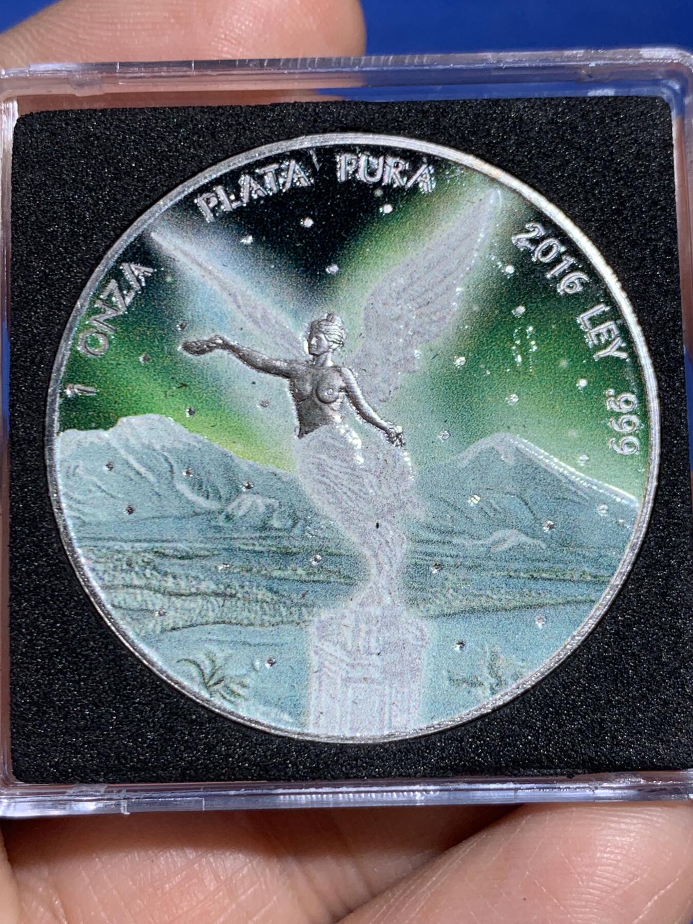 《竞宝斋》第470场 周日，周一，周二 3场连拍 （全场包邮）欢迎送拍 墨西哥2016年无面值铑化彩色普制银币 冷冻极光-墨西哥自由女神 1盎司999 发行量5百 盒证全