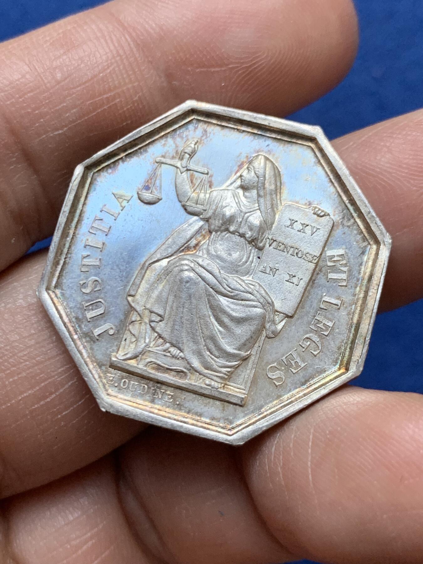 《竞宝斋》第470场 周日，周一，周二 3场连拍 （全场包邮）欢迎送拍 法国图卢兹公证人八角银质代币，13克，30.6mm，蜜蜂银标。