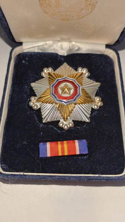 东亚勋章徽章主题拍卖 ⑨ - 朝鲜二级国旗（带盒带略