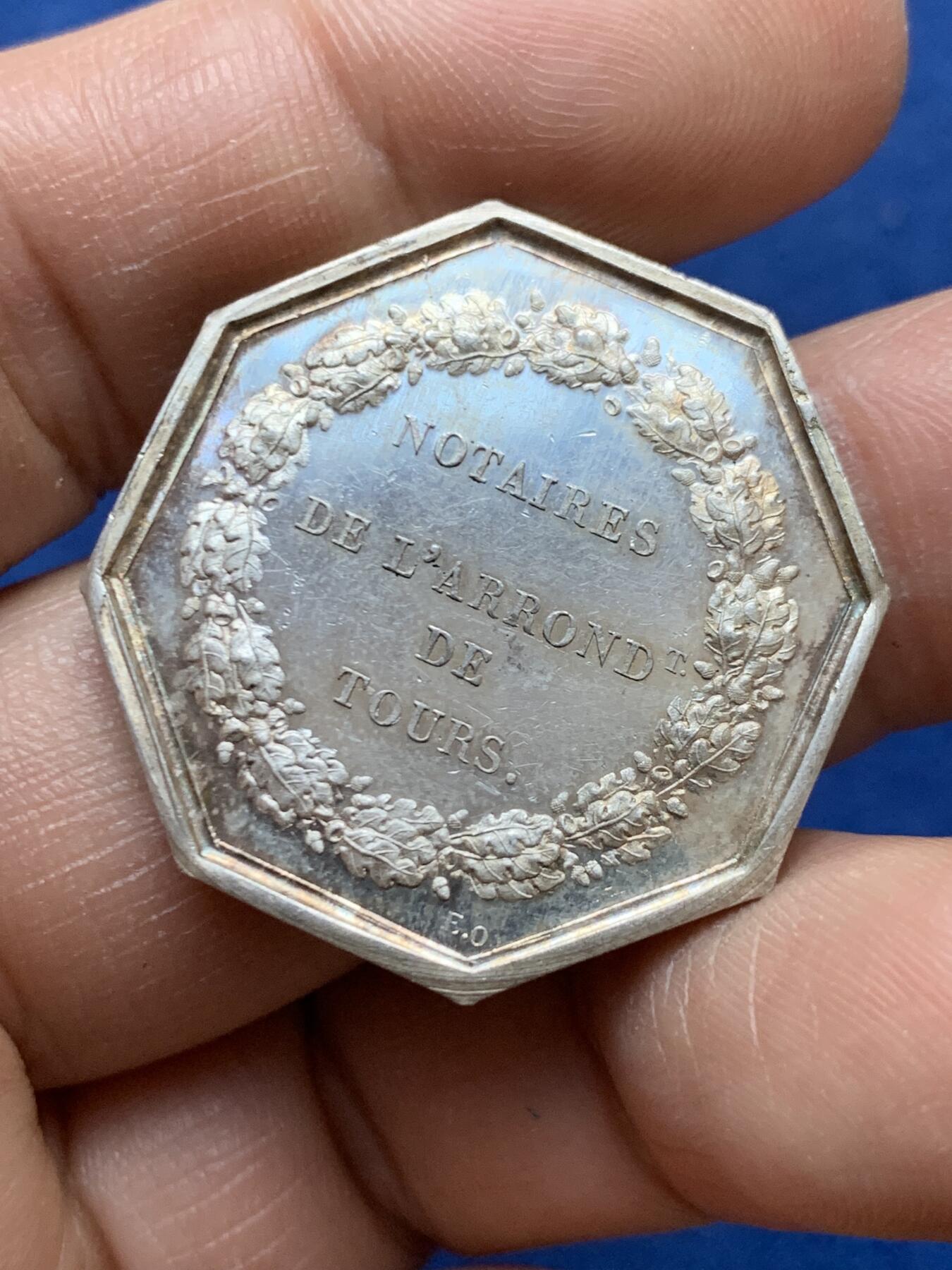 《竞宝斋》第470场 周日，周一，周二 3场连拍 （全场包邮）欢迎送拍 法国图卢兹公证人八角银质代币，13克，30.6mm，蜜蜂银标。