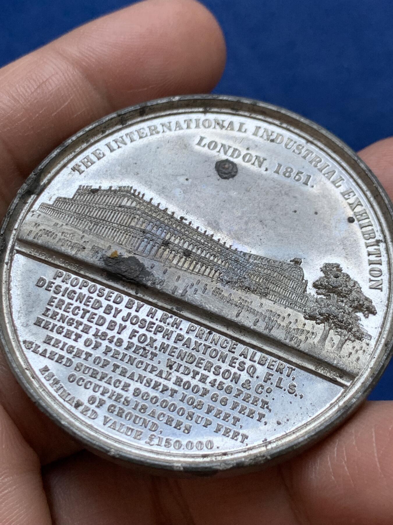 《竞宝斋》第470场 周日，周一，周二 3场连拍 （全场包邮）欢迎送拍 1851年伦敦世博会锌章 重约37.6克 50.8mm