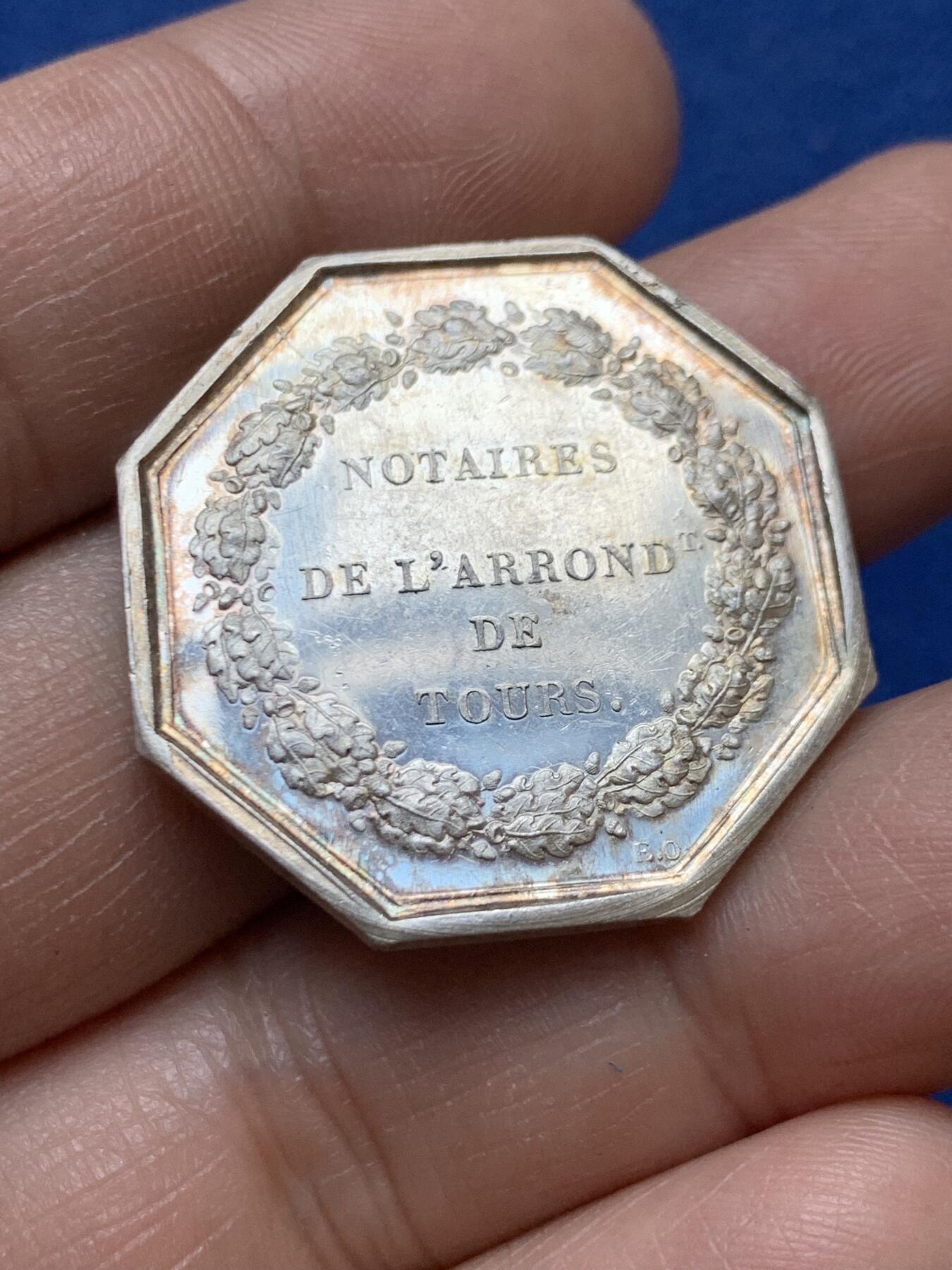 《竞宝斋》第470场 周日，周一，周二 3场连拍 （全场包邮）欢迎送拍 法国图卢兹公证人八角银质代币，13克，30.6mm，蜜蜂银标。