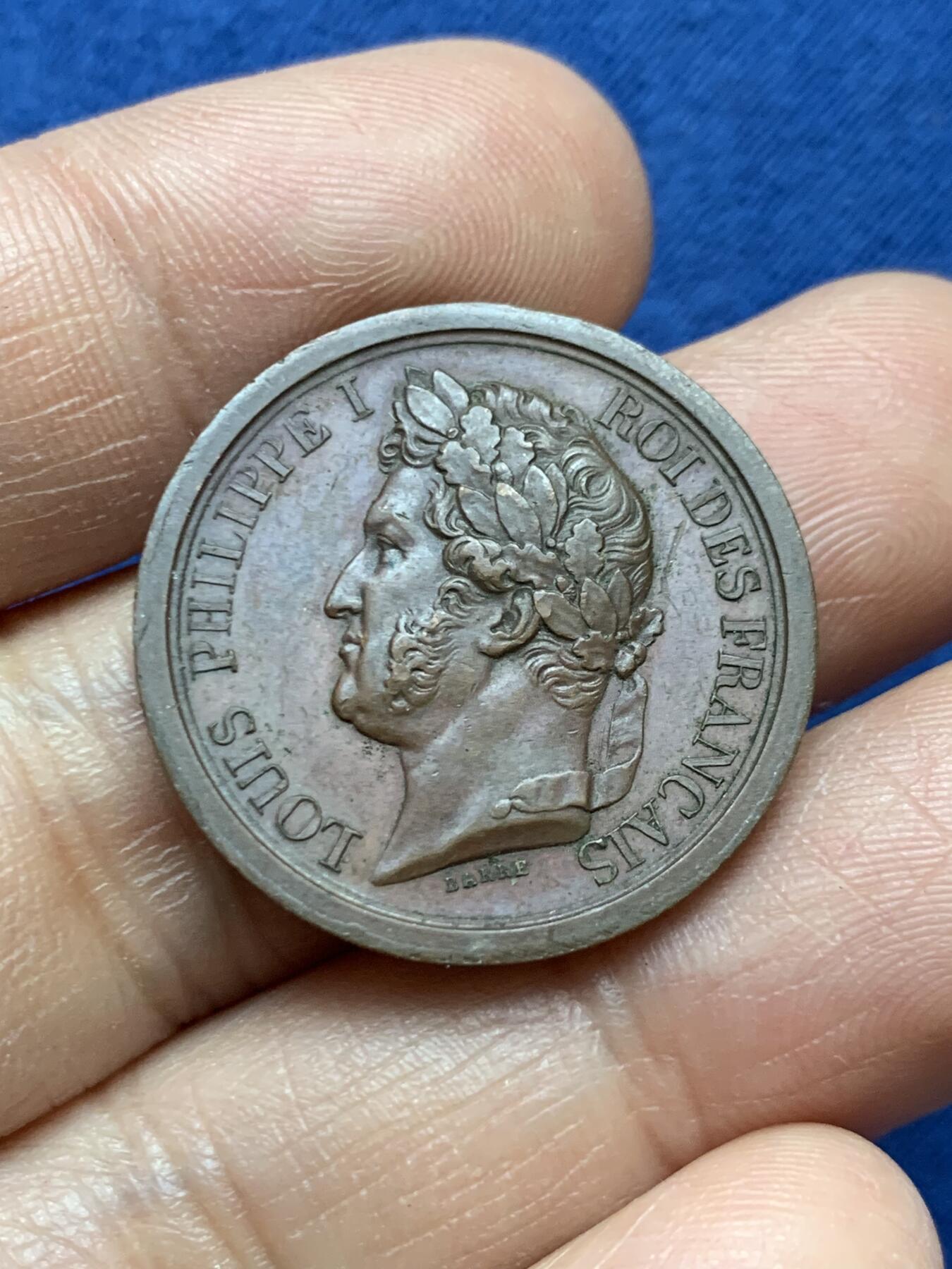 《竞宝斋》第470场 周日，周一，周二 3场连拍 （全场包邮）欢迎送拍 法国路易菲利普儿子奥尔良公爵造像落成纪念铜章 8.75克 26.8mm 手指铜标