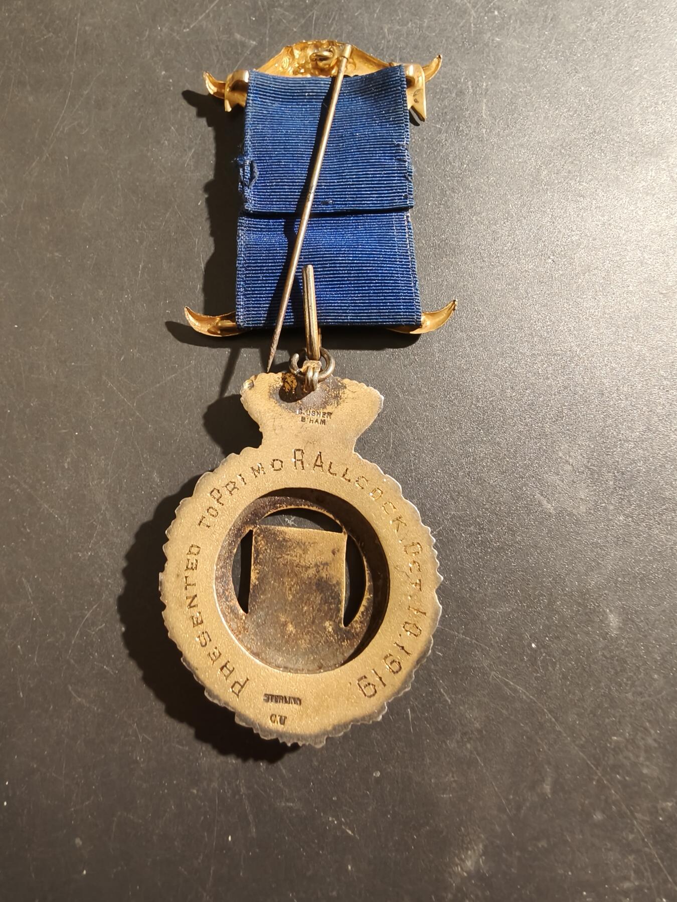 老王徽章第187期 英国皇家野牛兄弟会奖章   925银镀金珐琅    原盒    30g