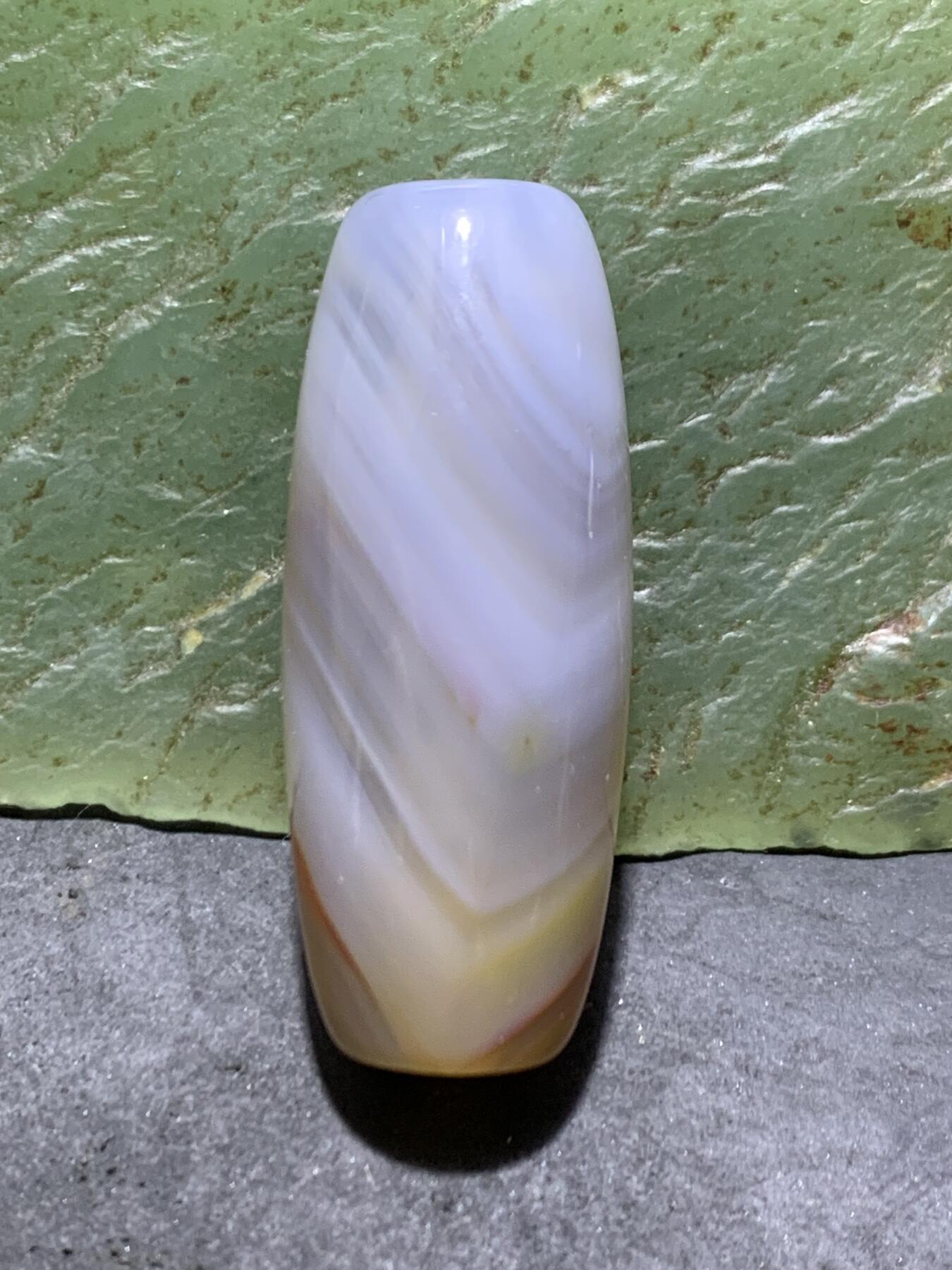 精美高玉化千层纹缠丝玛瑙手工雕刻道字桶珠一个