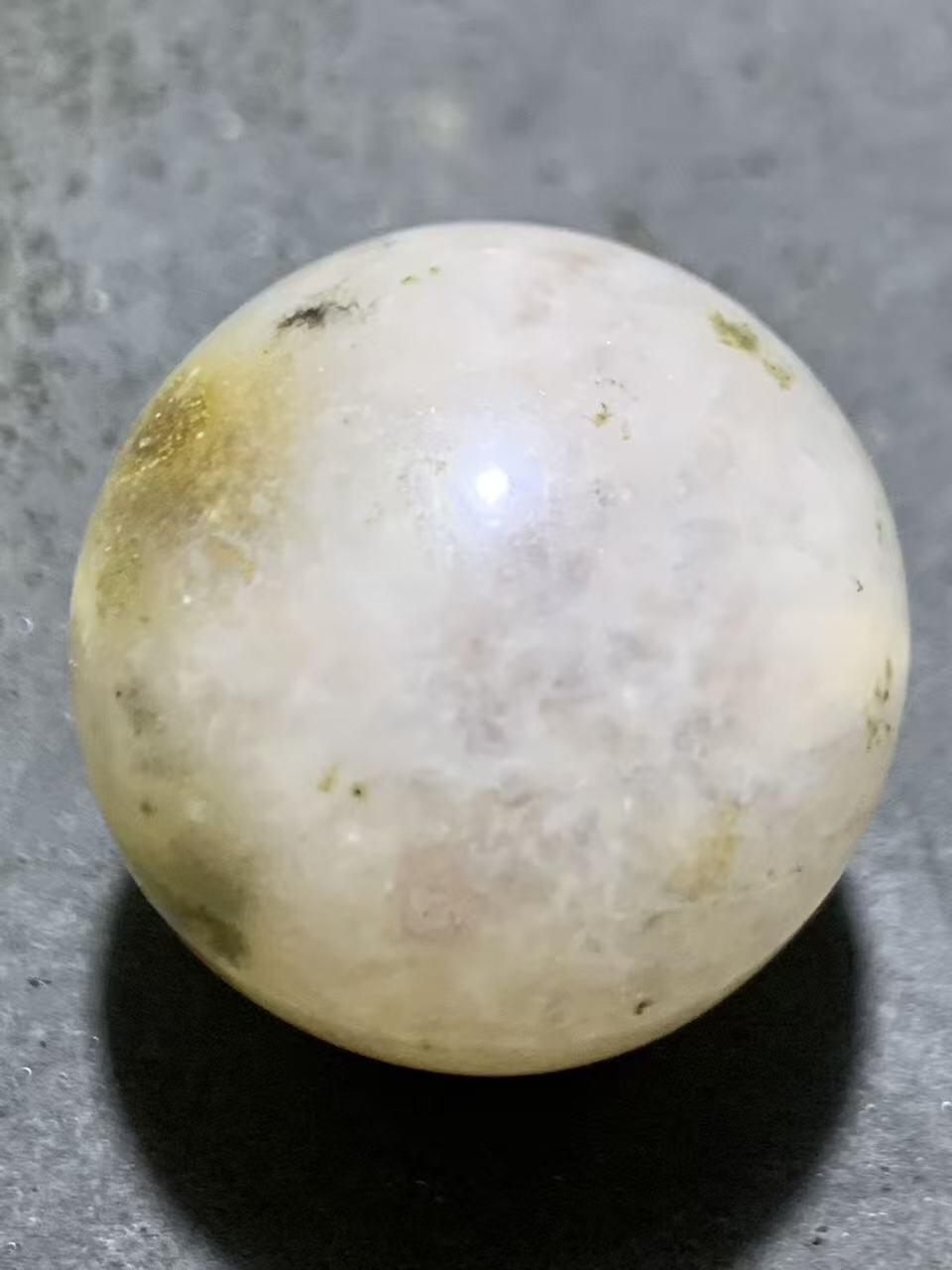 精美原皮满冰飘糖心料战国红玛瑙圆珠一颗！