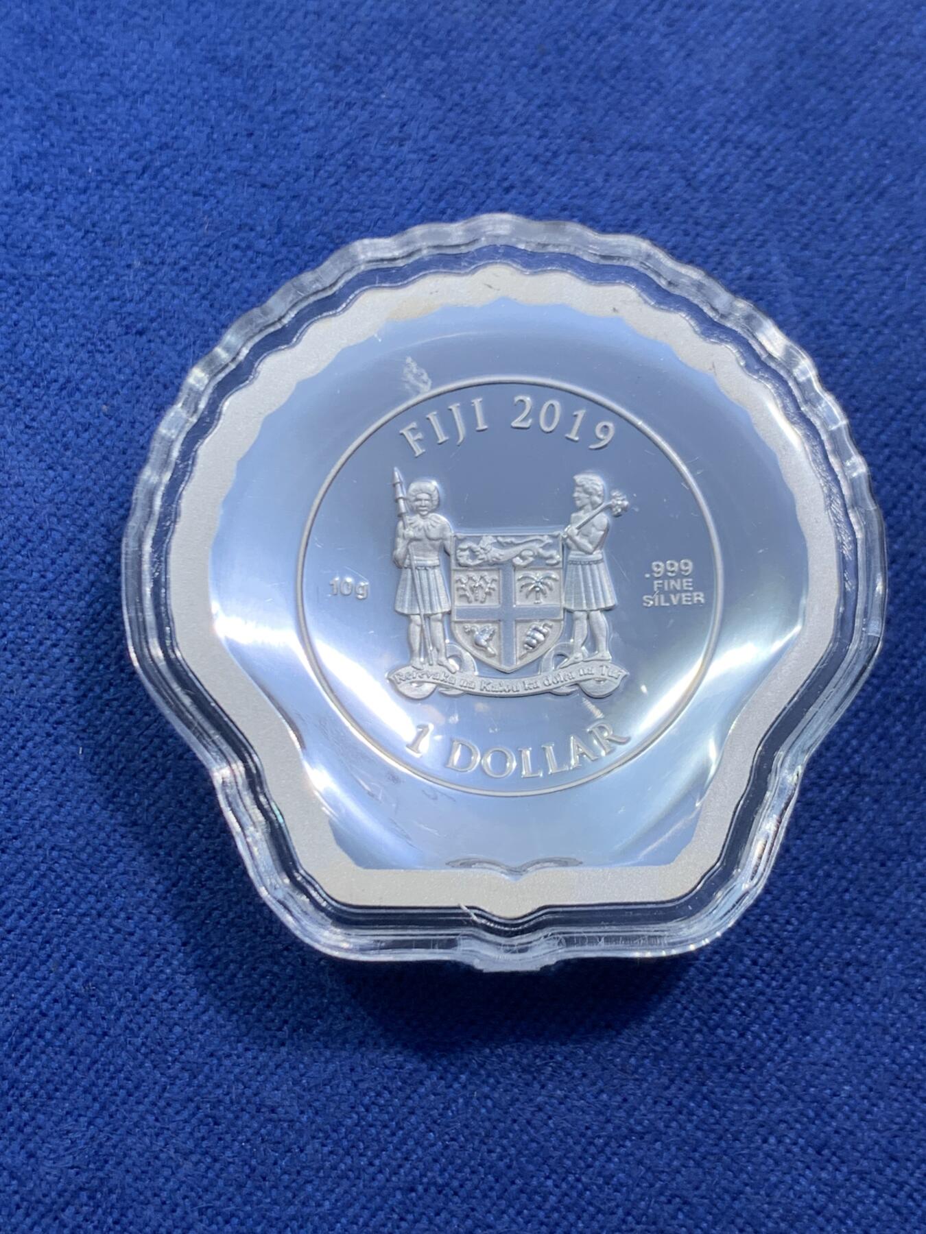 《竞宝斋》第470场 周日，周一，周二 3场连拍 （全场包邮）欢迎送拍 斐济2019年1元彩色异形银币 扇贝 10克999银 发行量1万 盒证全