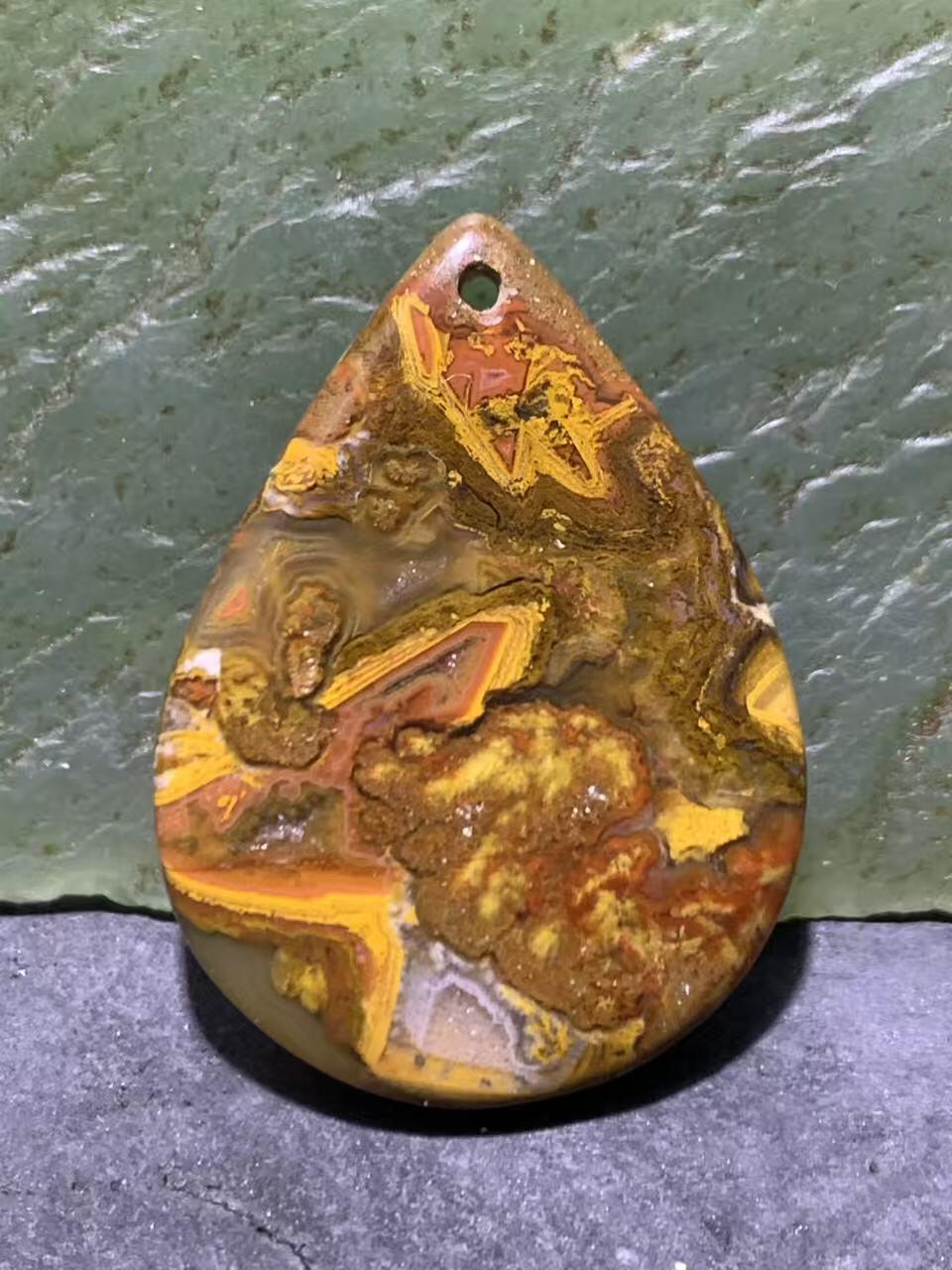 精美高玉化冰飘原皮草花纹战国红玛瑙吊坠一个，