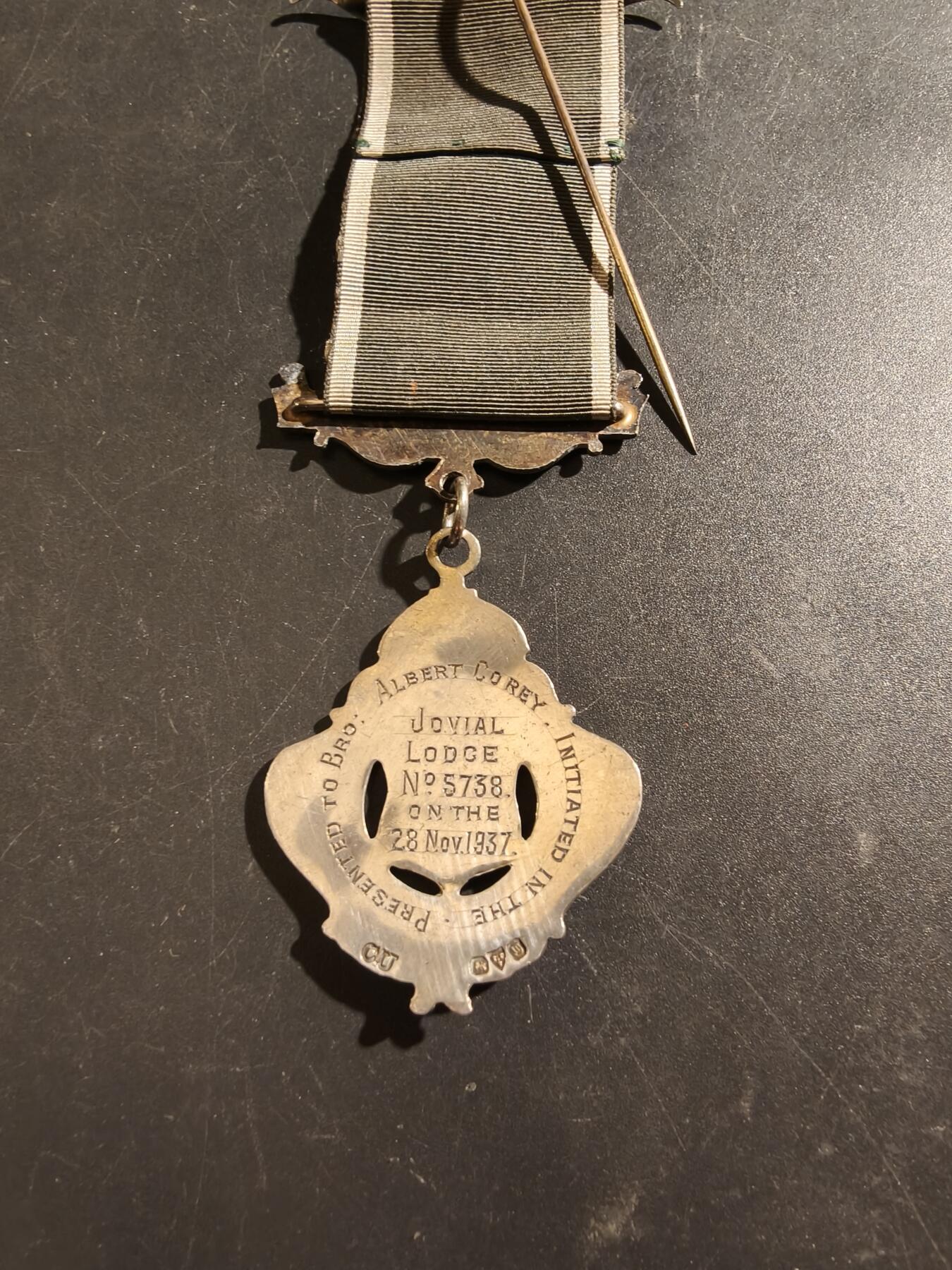 老王徽章第187期 英国皇家野牛兄弟会奖章   925银镀金珐琅    原盒     20g