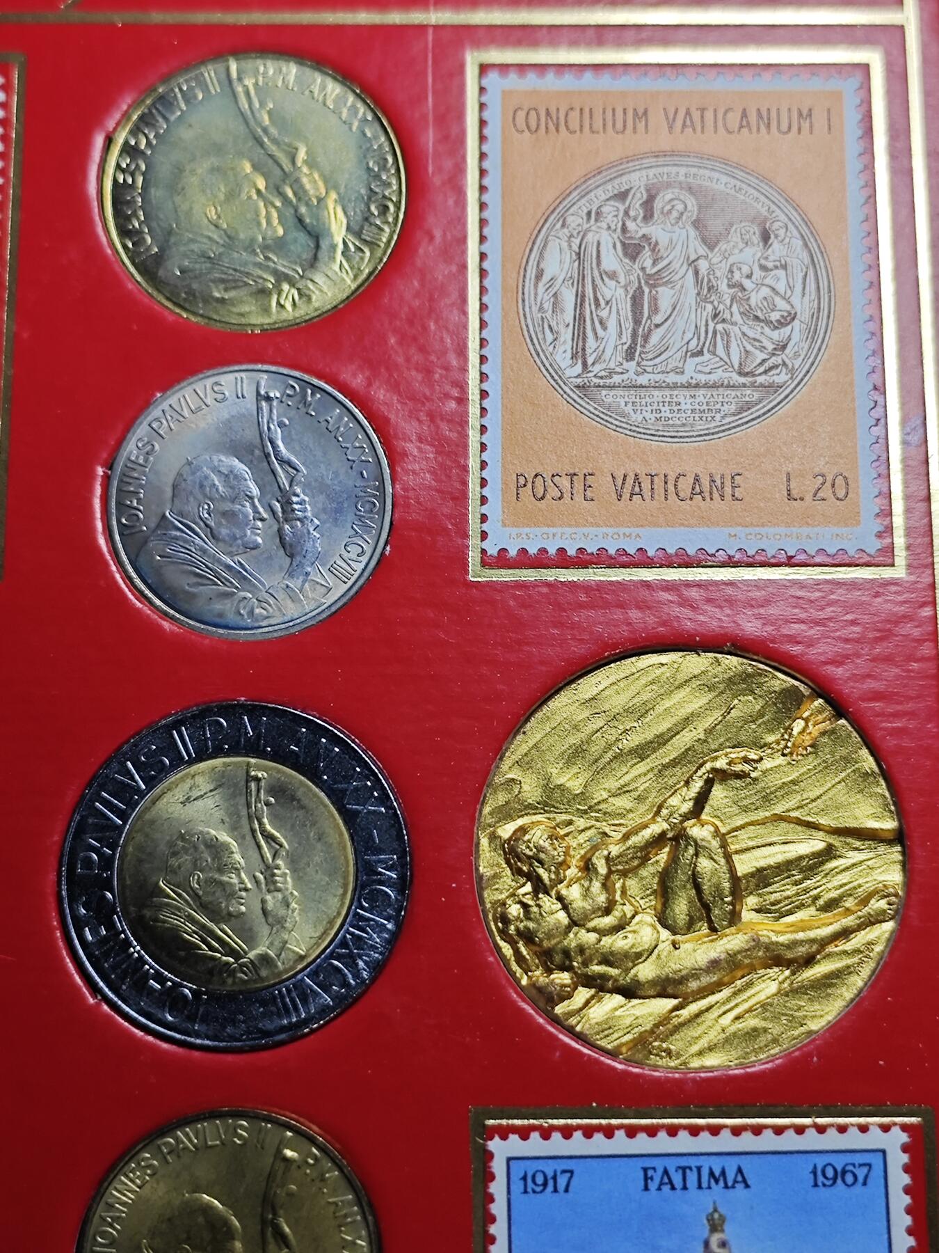 KK钱币收藏小铺   套币专场 2月预留时间 周末发货  梵蒂冈大小面值清年一套 含双色币500里拉 镀金章