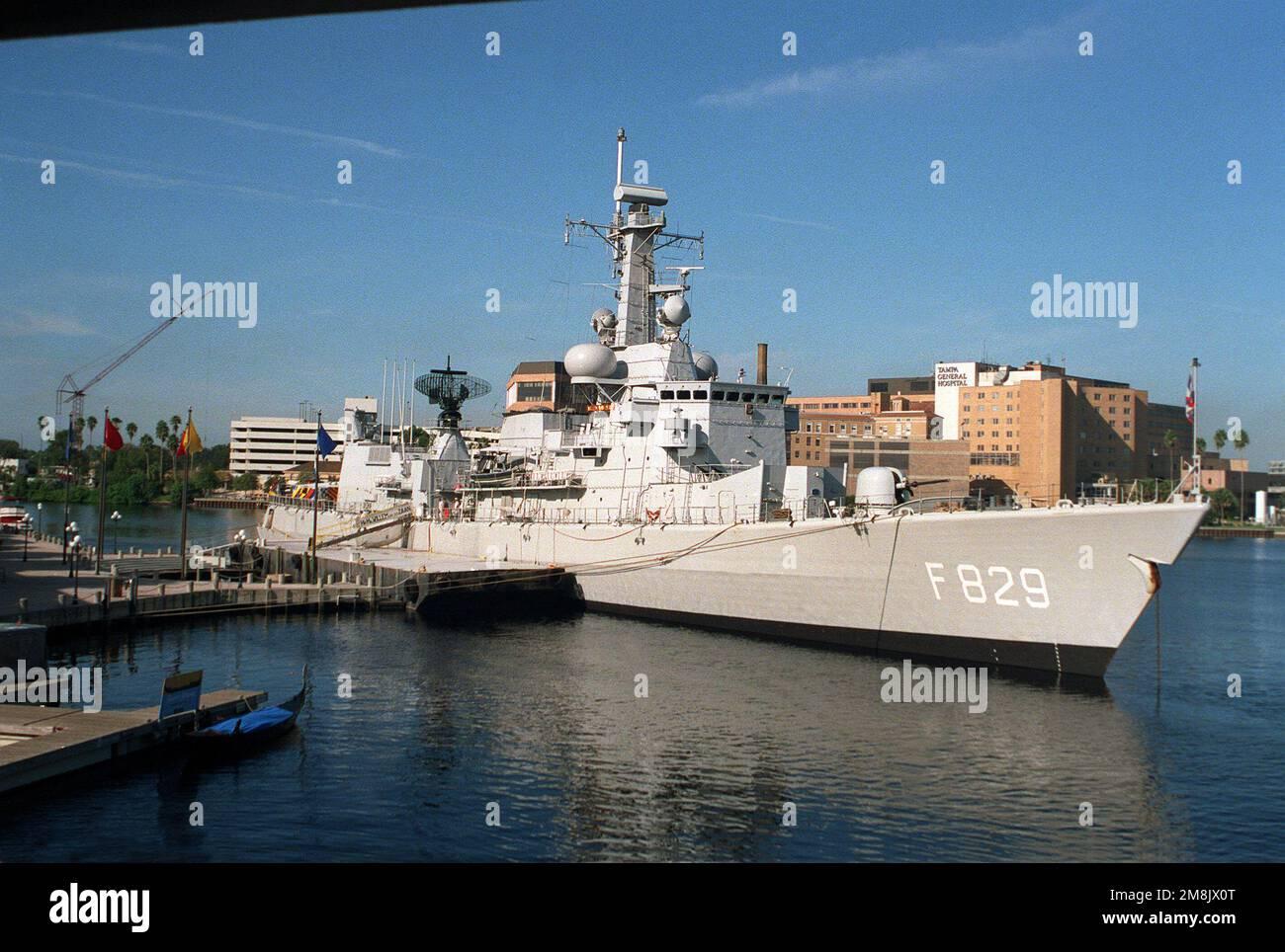 南水社第3次拍卖 春季专场 比利时海军现役护卫舰威廉·范德赞号 原荷兰海军军舰。舰徽纪念牌 舰长赠出版 图二为尺寸对照 体型很大