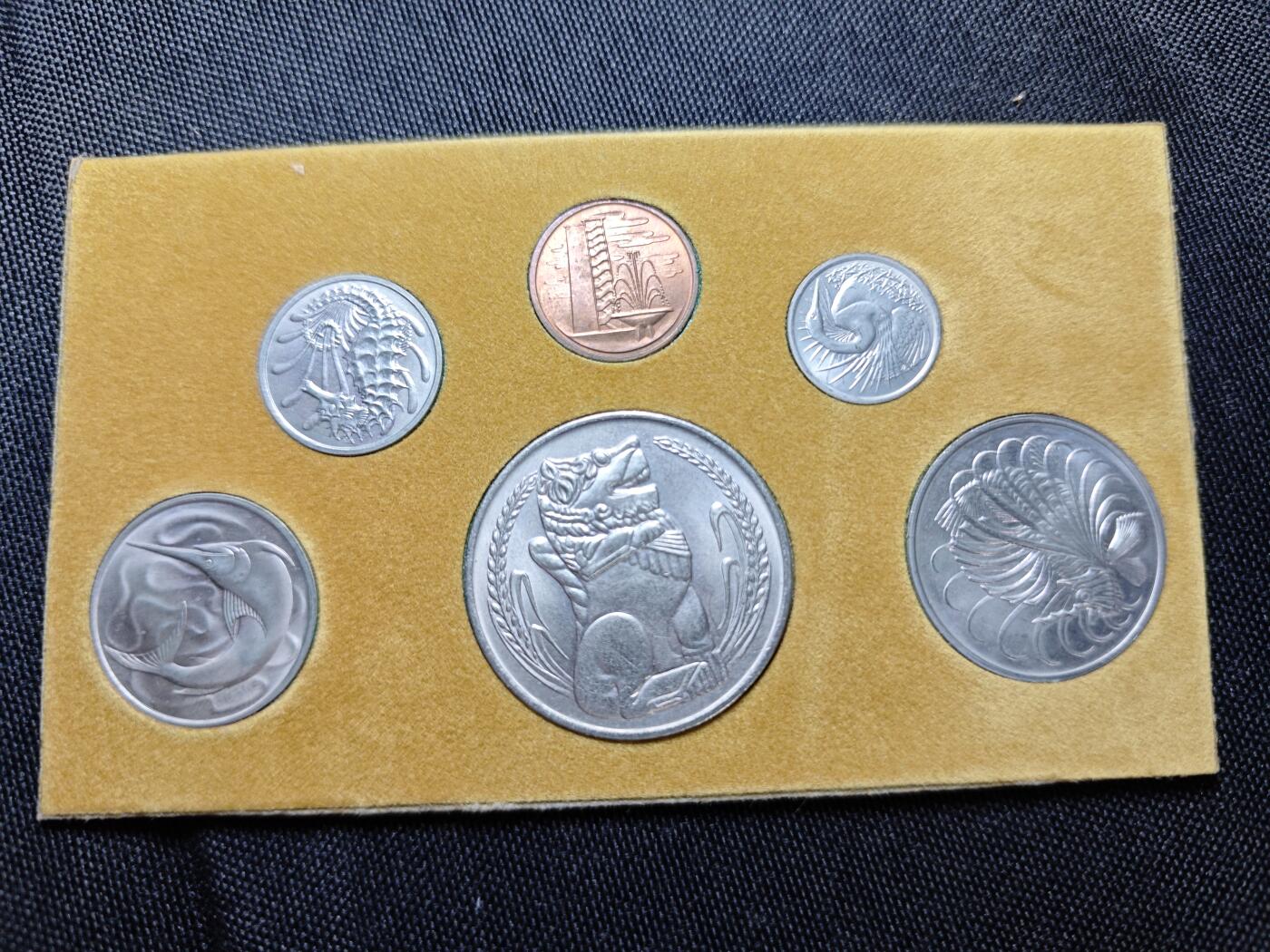 KK钱币收藏小铺   套币专场 2月预留时间 周末发货  1976新加坡动物版大小面值清年一套 生肖龙主题