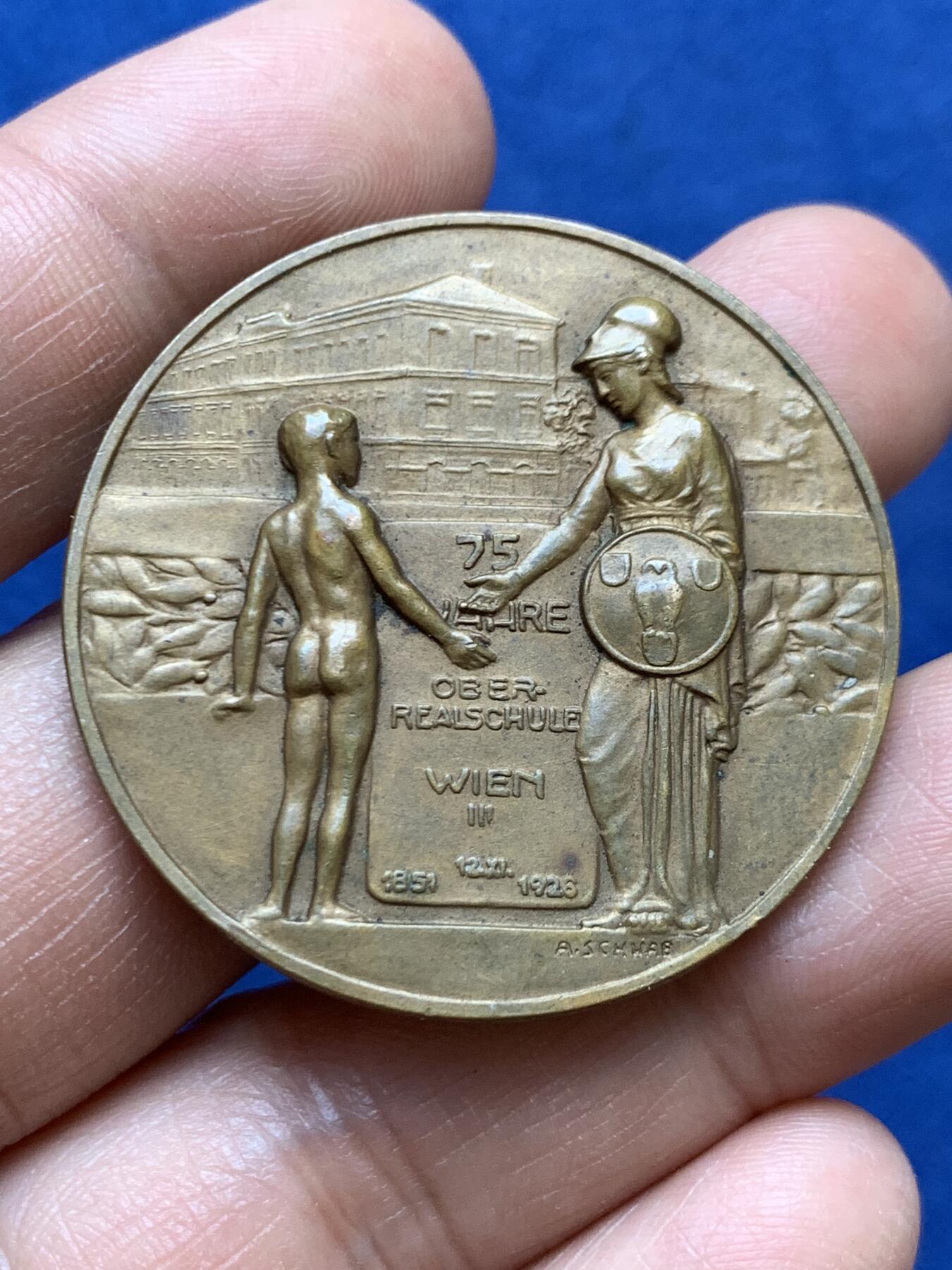 《竞宝斋》第470场 周日，周一，周二 3场连拍 （全场包邮）欢迎送拍 1926年维也纳第三高级实科中学建校75周年铜章 26.1克 40.2mm