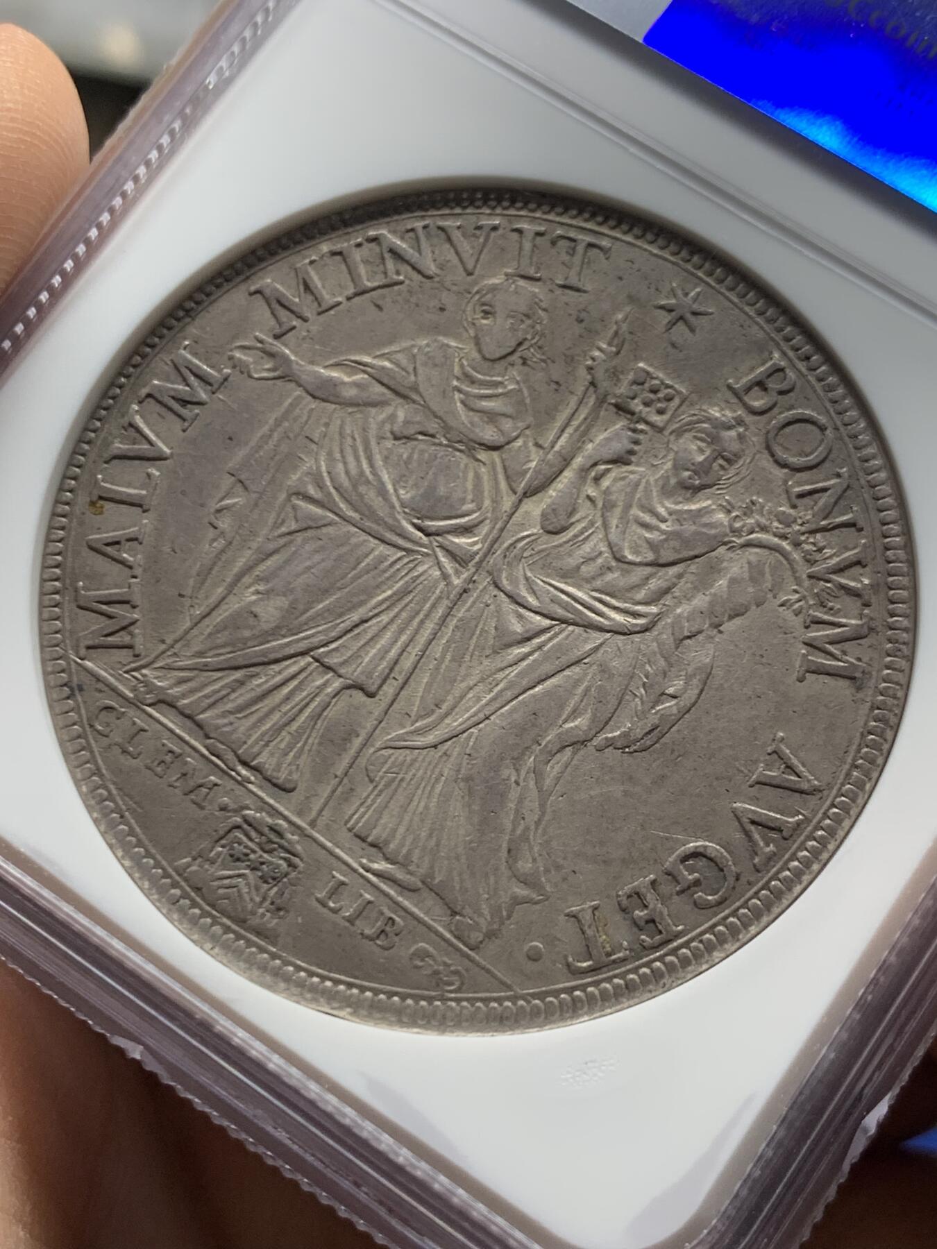 《竞宝斋》第470场 周日，周一，周二 3场连拍 （全场包邮）欢迎送拍 唯一亚军分 NGC AU55 梵蒂冈教皇国 1672年 圣经故事 克莱门特十世1皮阿斯特大银币 如何的仅有2枚 任何早期教皇国都难得 值得入藏 更高分仅一枚