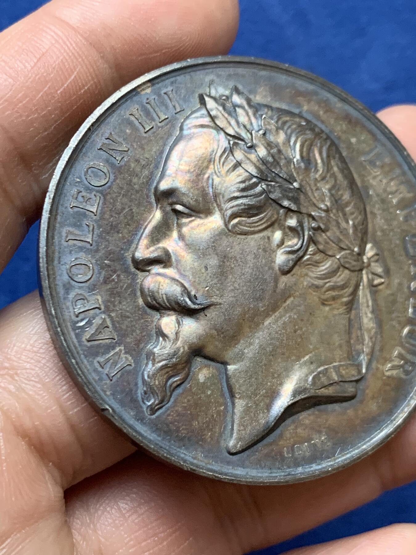 《竞宝斋》第470场 周日，周一，周二 3场连拍 （全场包邮）欢迎送拍 法国拿破仑三世时期救助儿童服务处纪念大银章 64.5克 50.2mm 蜜蜂银标