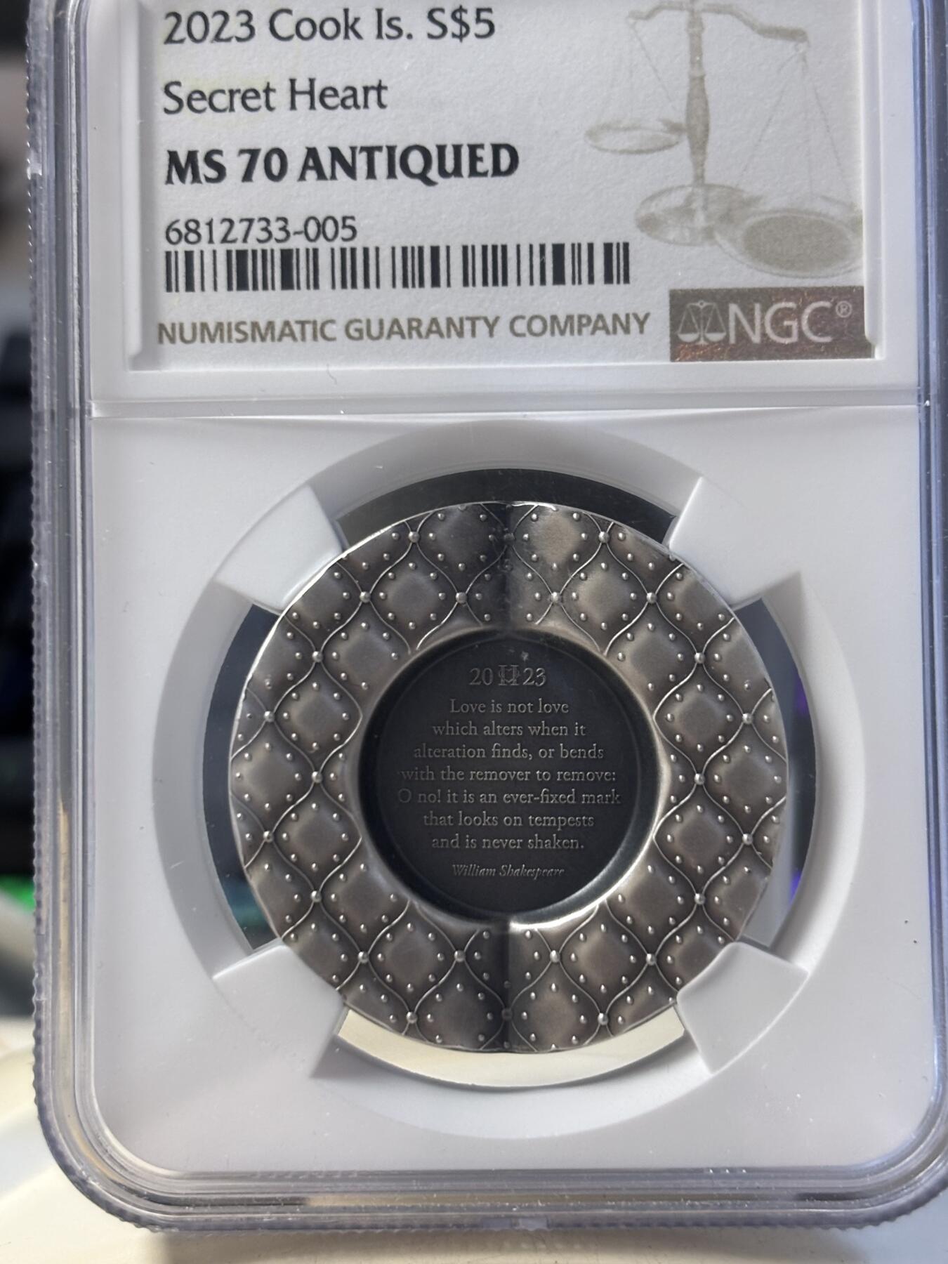 第194期拍卖 库克2023年秘密之心独特的爱1盎司仿古纪念银币NGC-MS70,999银，发行2023枚