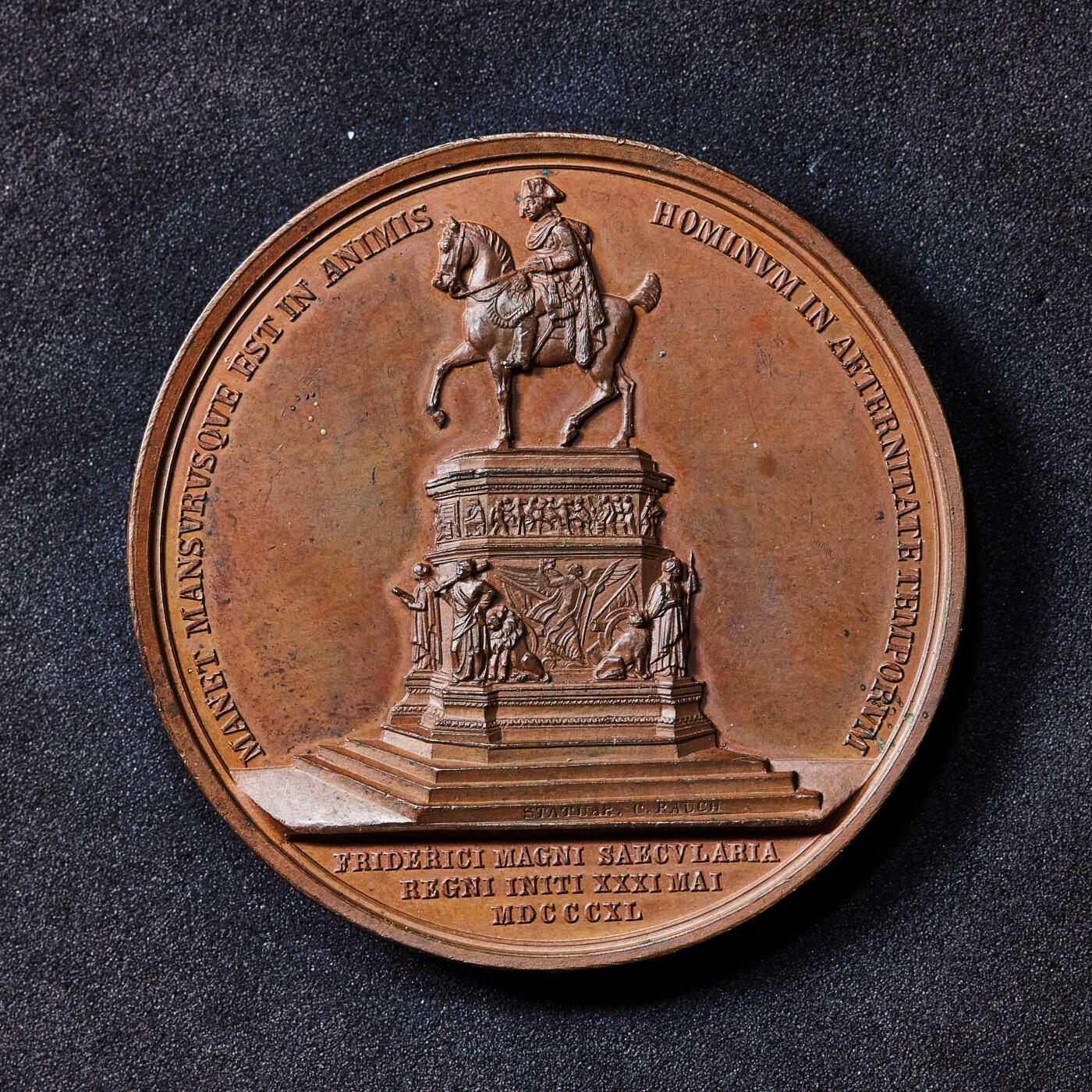 【俄甄集藏】2026年(049)03-18星期三 晚 19:30 全场包邮 德国1851年腓特烈二世大帝青年头像纪念柏林腓特烈大帝骑马雕像落成大铜章，直径：50mm，重量：61.3克，巧克力包浆，高浮雕，设计精美，章牌标注的1740年为腓特烈二世即位普鲁士国王年份