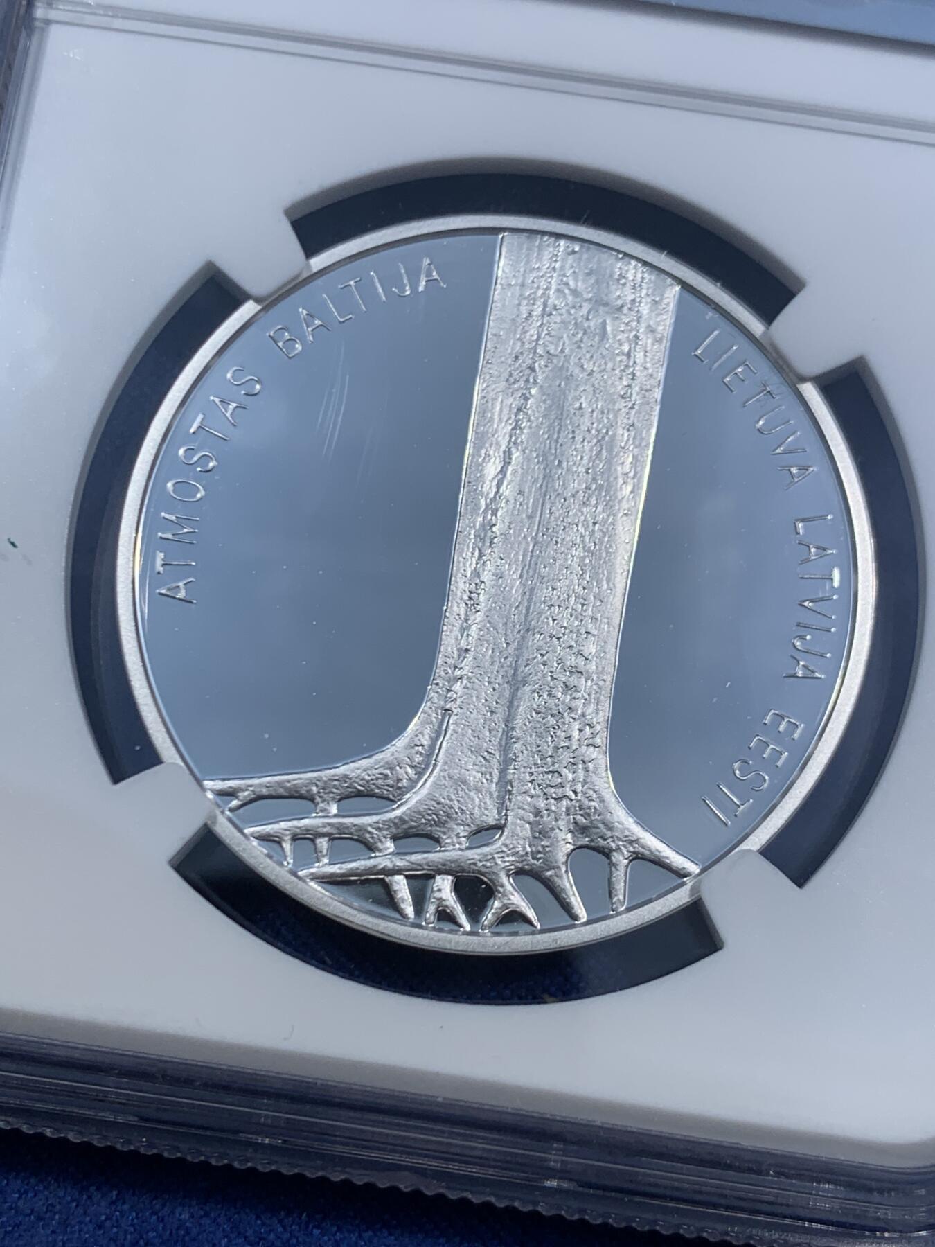 《竞宝斋》第470场 周日，周一，周二 3场连拍 （全场包邮）欢迎送拍 NGC PF69UC 拉脱维亚2014年波罗的海之路独立25周年彩银精制银币（荣膺2015年硬币之星世界纪念币大赛 年度最佳银币 第2名及2016年世界硬币大赛 最佳当代事件，）925银材质，币重22克，限量发行10000枚，盒证齐全【双料世界大赛获奖币】