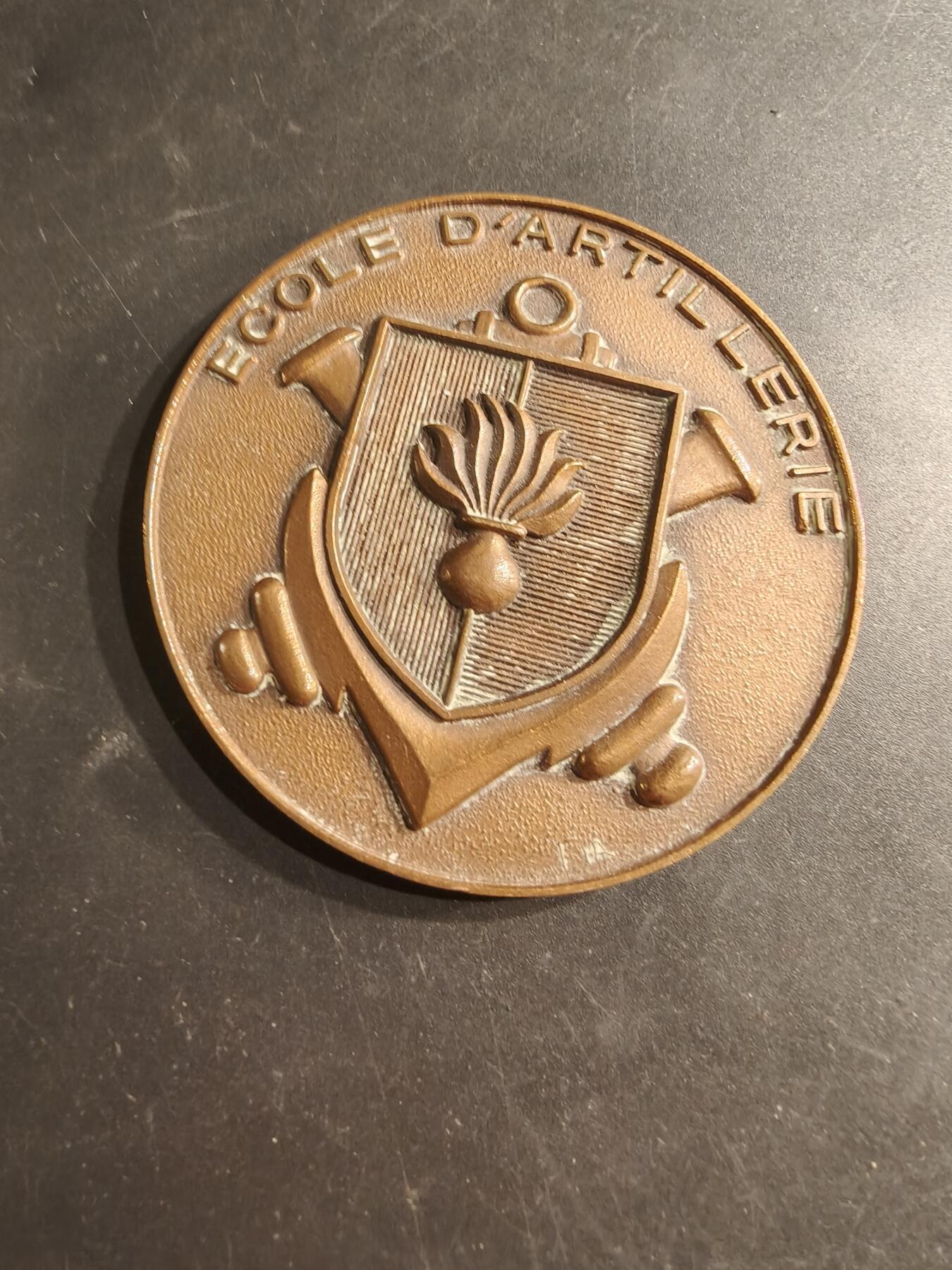 老王徽章第187期 法国炮兵学校大铜章   原盒    实发授予炮兵中校    直径72mm    重量154.4g