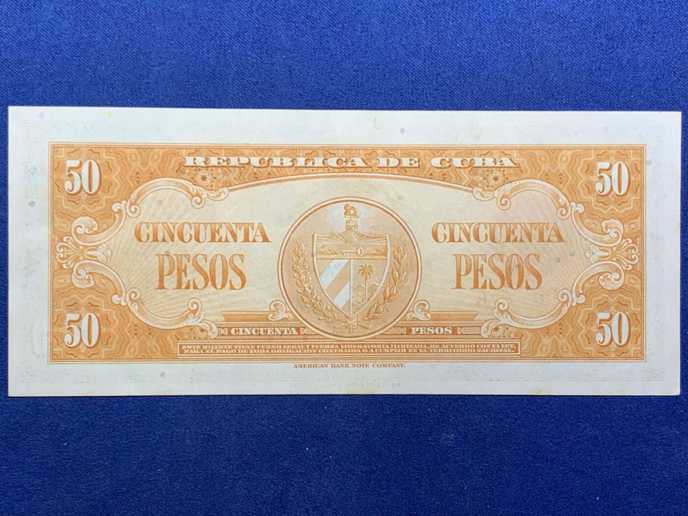 《竞宝斋》第470场 周日，周一，周二 3场连拍 （全场包邮）欢迎送拍 古巴1958年50比索原票，好品状态，无折痕，四角好。美钞公司出品，雕刻精美，色彩诱人，正面人物为古巴开国元勋伊尼古兹将军，炯炯有神，如在目前，背面采用美金黄金券橙黄色油墨，金光璀璨，雍容华贵。细节见图