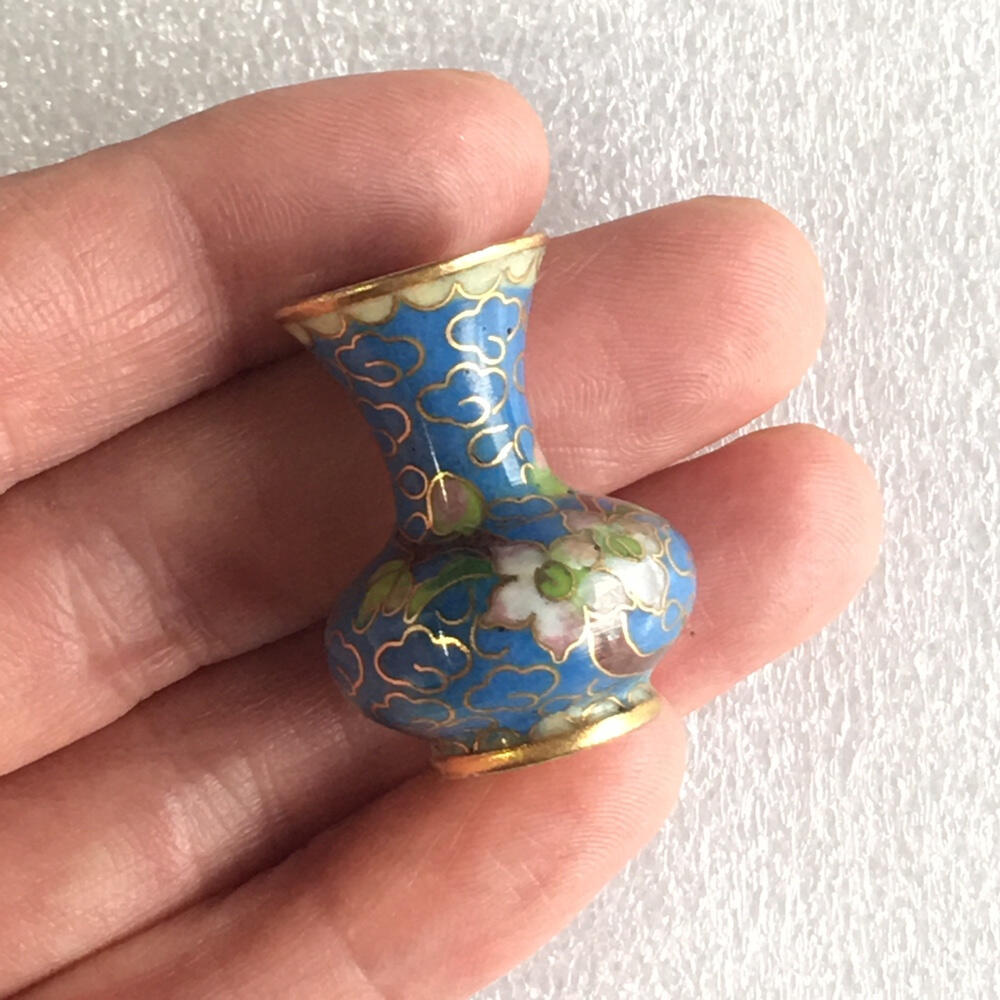      出口创汇时期浅蓝色景泰蓝铜胎掐丝珐琅回流镀金微型小留香瓶1个原版真品如图库存旧藏文玩艺术收藏