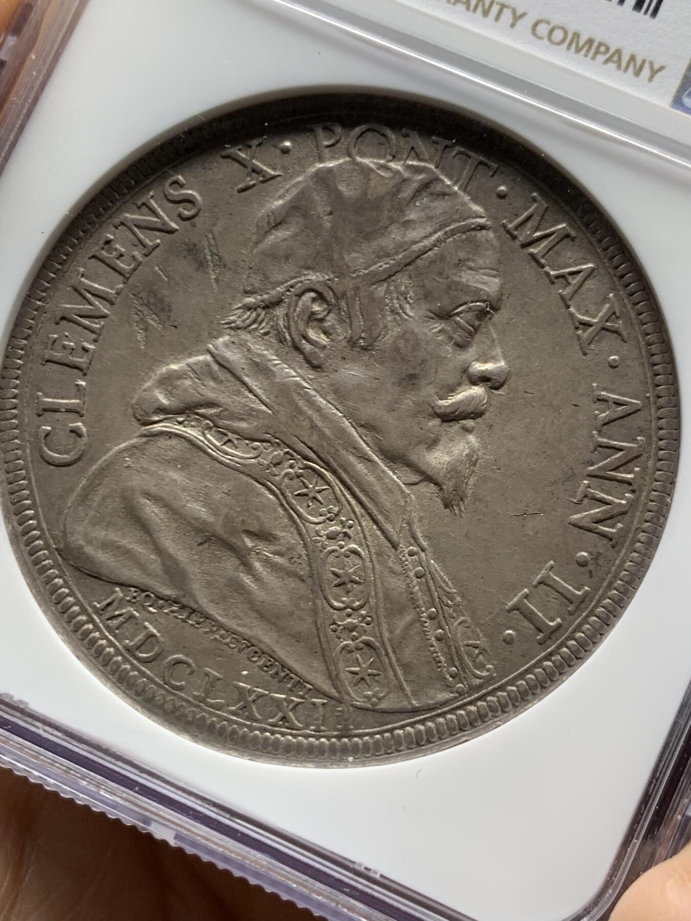 《竞宝斋》第470场 周日，周一，周二 3场连拍 （全场包邮）欢迎送拍 唯一亚军分 NGC AU55 梵蒂冈教皇国 1672年 圣经故事 克莱门特十世1皮阿斯特大银币 如何的仅有2枚 任何早期教皇国都难得 值得入藏 更高分仅一枚