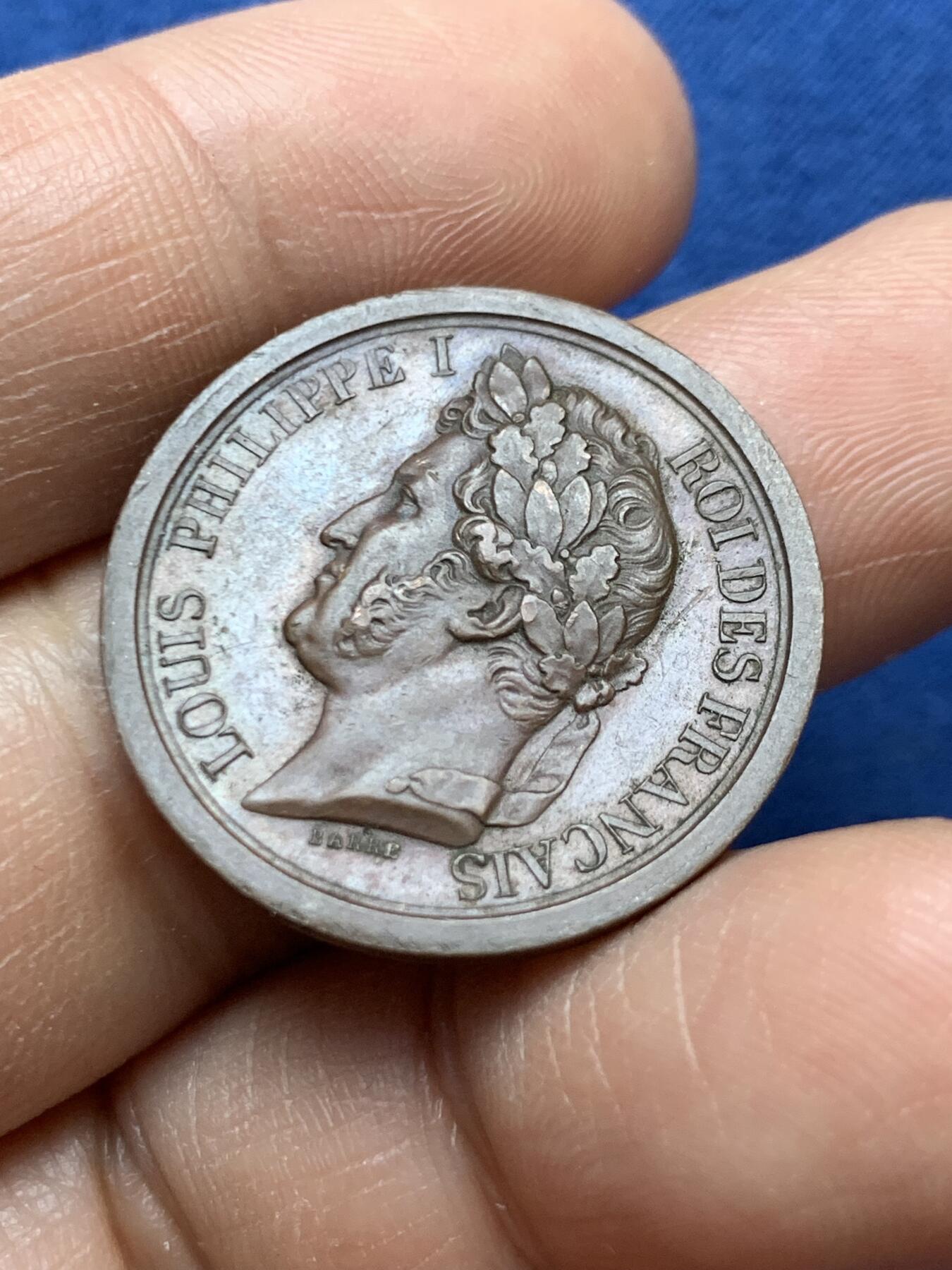 《竞宝斋》第470场 周日，周一，周二 3场连拍 （全场包邮）欢迎送拍 法国路易菲利普儿子奥尔良公爵造像落成纪念铜章 8.75克 26.8mm 手指铜标