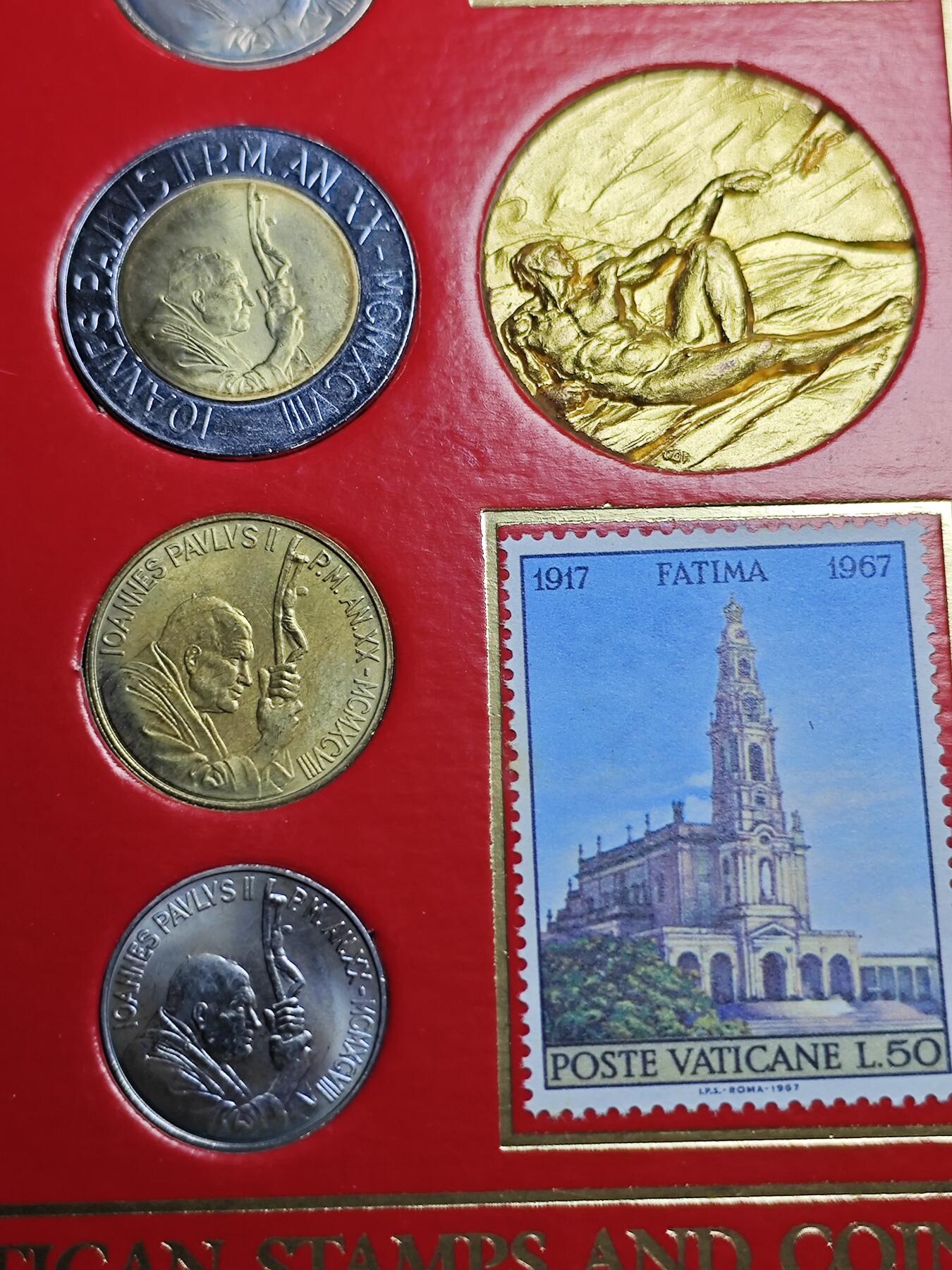 KK钱币收藏小铺   套币专场 2月预留时间 周末发货  梵蒂冈大小面值清年一套 含双色币500里拉 镀金章