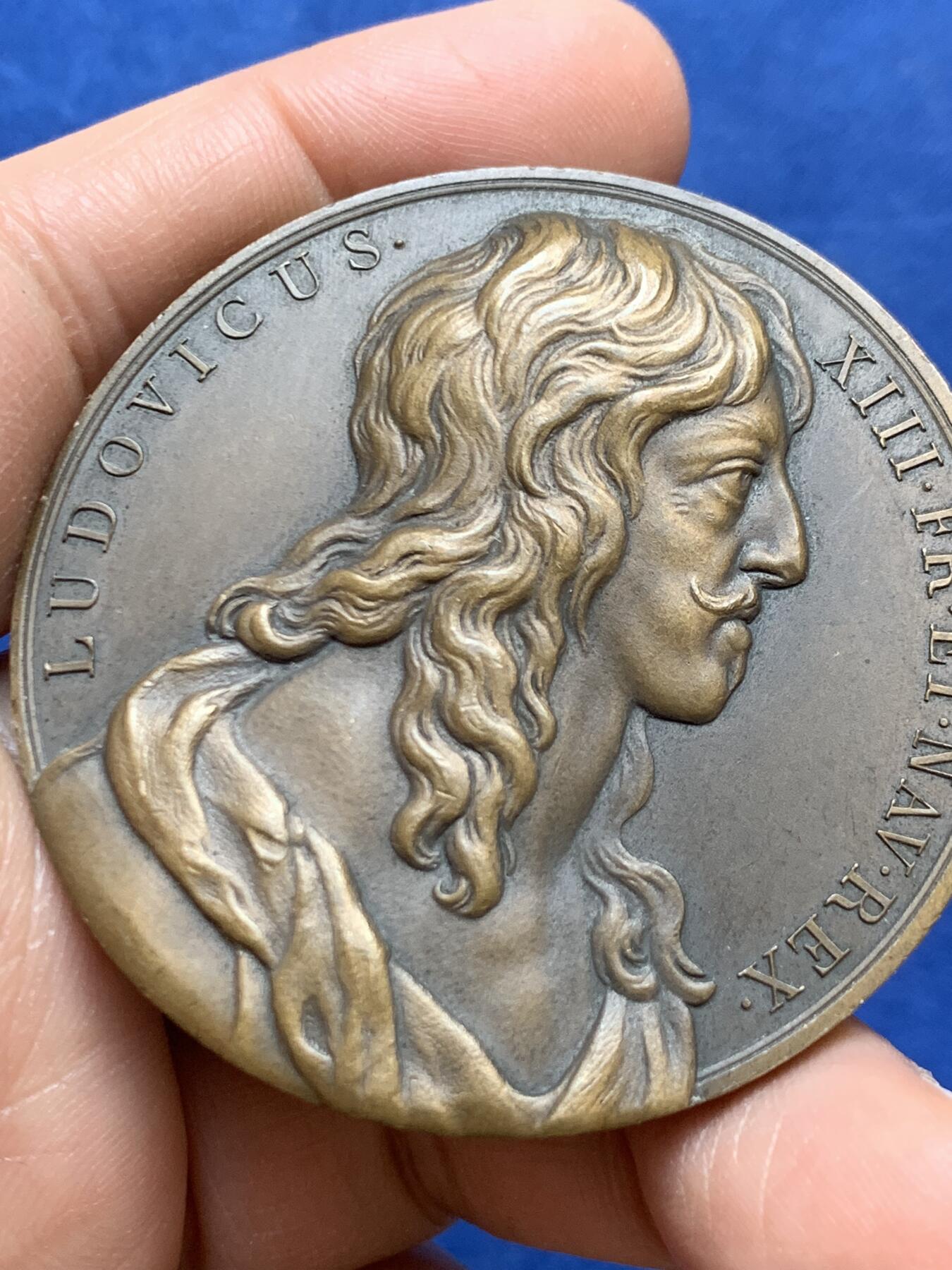 《竞宝斋》第470场 周日，周一，周二 3场连拍 （全场包邮）欢迎送拍 路易十三与古斯塔夫阿道夫双面纪念铜章 79.4克 53.2mm 铜标边铭