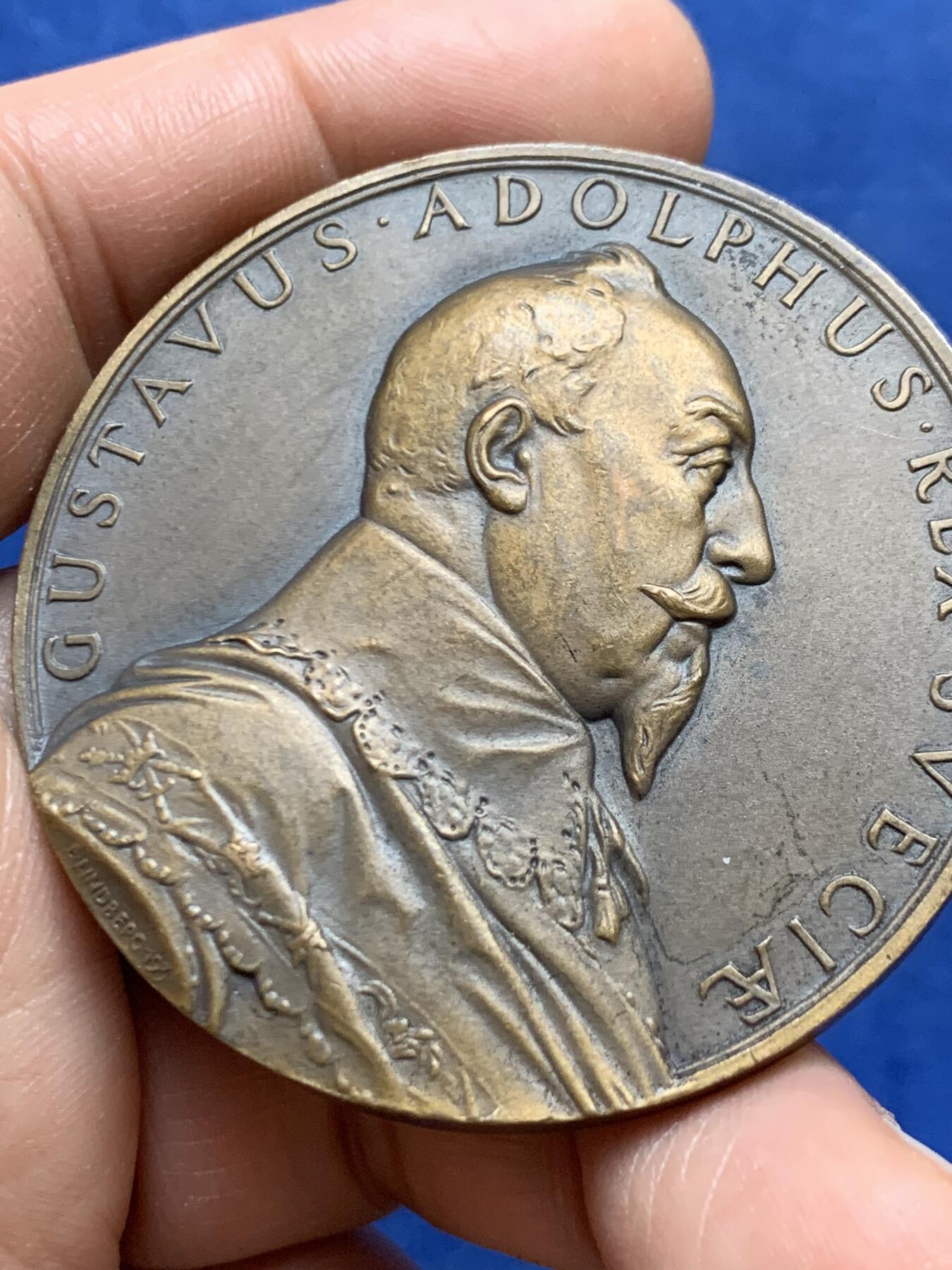 《竞宝斋》第470场 周日，周一，周二 3场连拍 （全场包邮）欢迎送拍 路易十三与古斯塔夫阿道夫双面纪念铜章 79.4克 53.2mm 铜标边铭