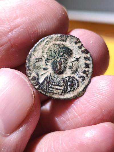 星盘世界钱币拍卖 - 罗马帝国 公元383-408年 阿卡狄乌斯 AE4铜币，君士坦丁堡厂打制，正面为阿卡狄乌斯戎装正面像，铭文： DN ARCADIVS PF AVG ，即：我主·阿卡狄乌斯·虔敬的奥古斯都