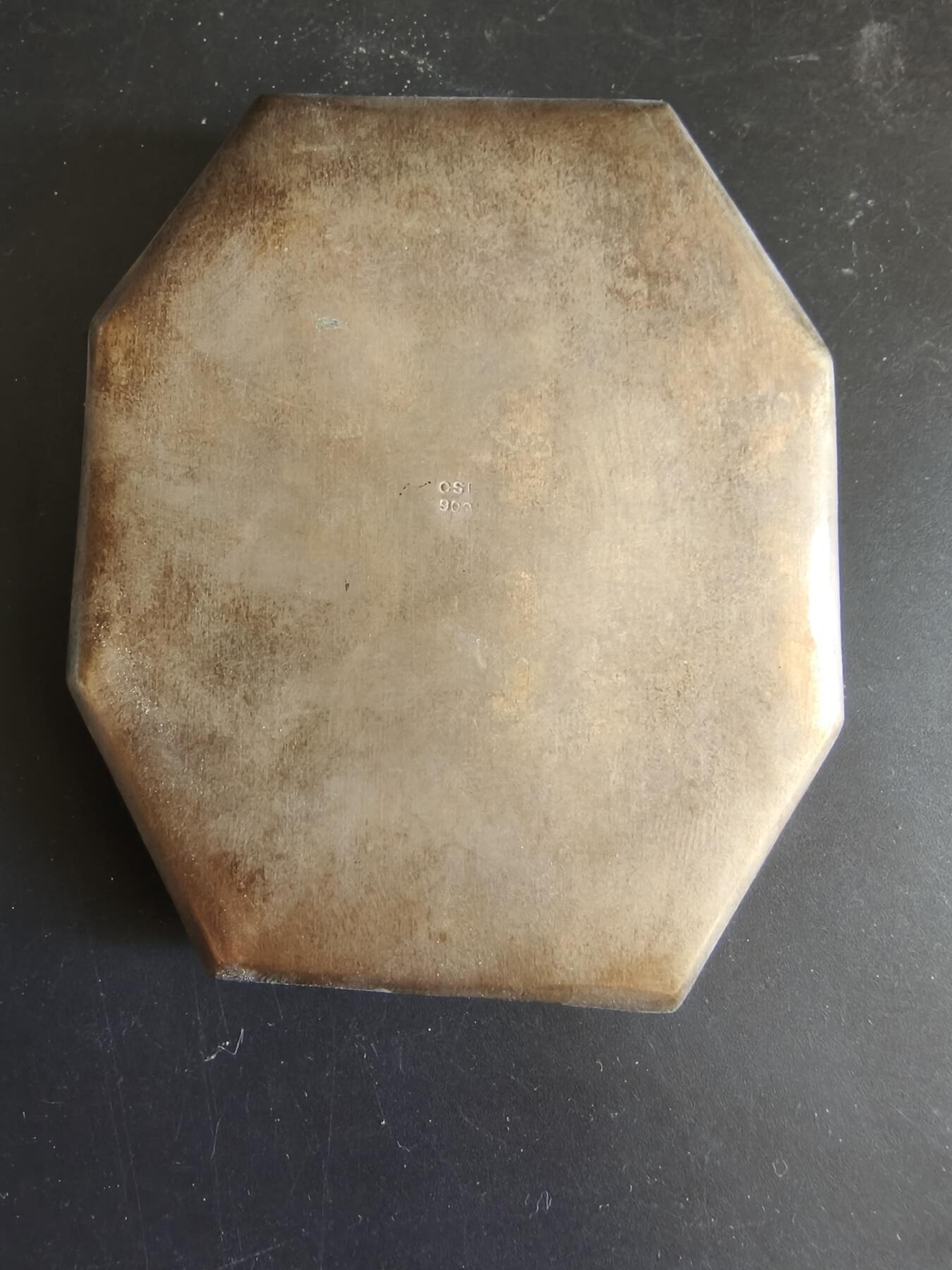 老王徽章第187期 欧洲银质梳妆镜盒     带缺少卡扣的原盒    盒子打900银标和厂标     80.8g