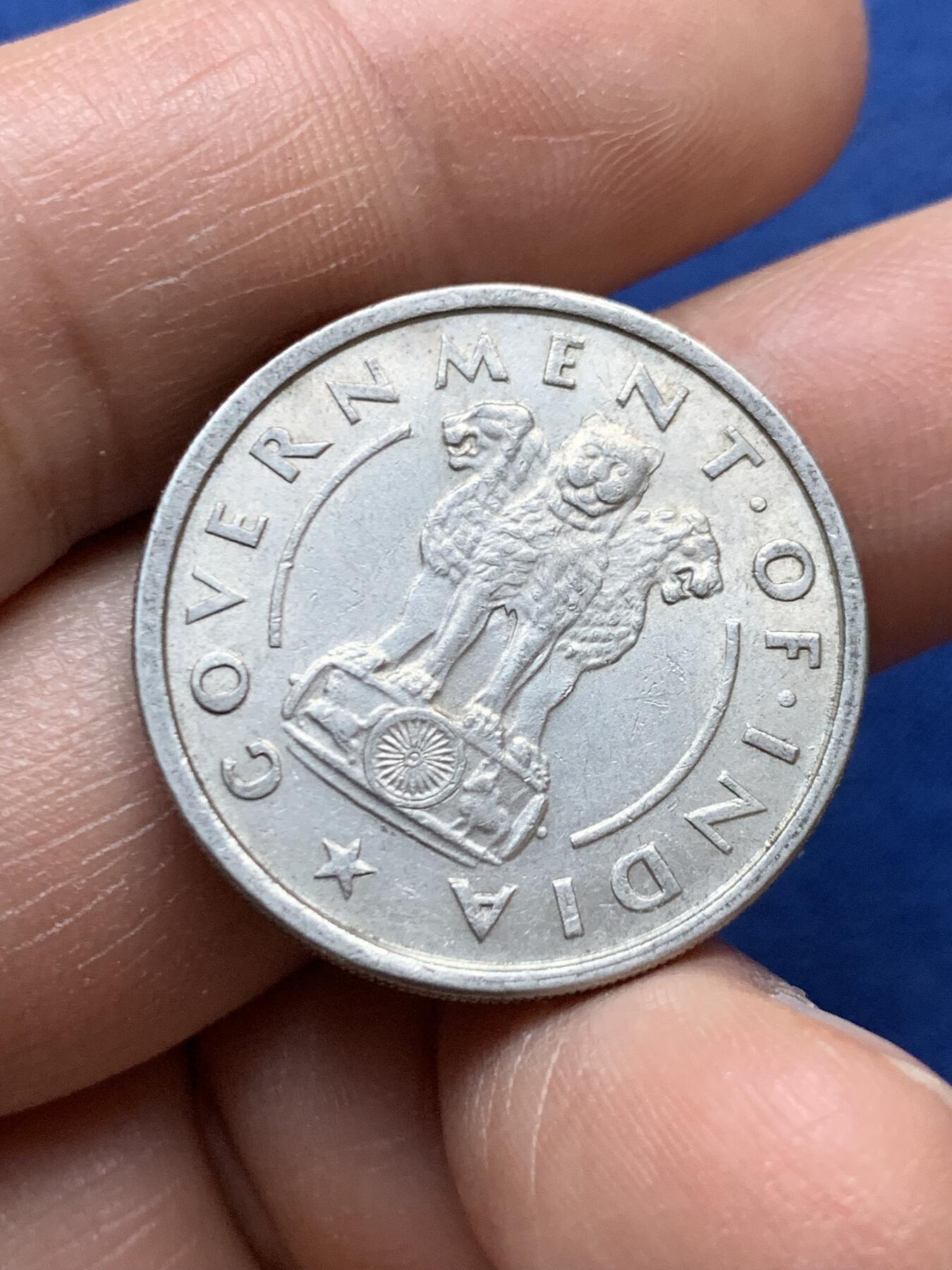 《竞宝斋》第470场 周日，周一，周二 3场连拍 （全场包邮）欢迎送拍 印度共和国1950年B版1卢比 好品