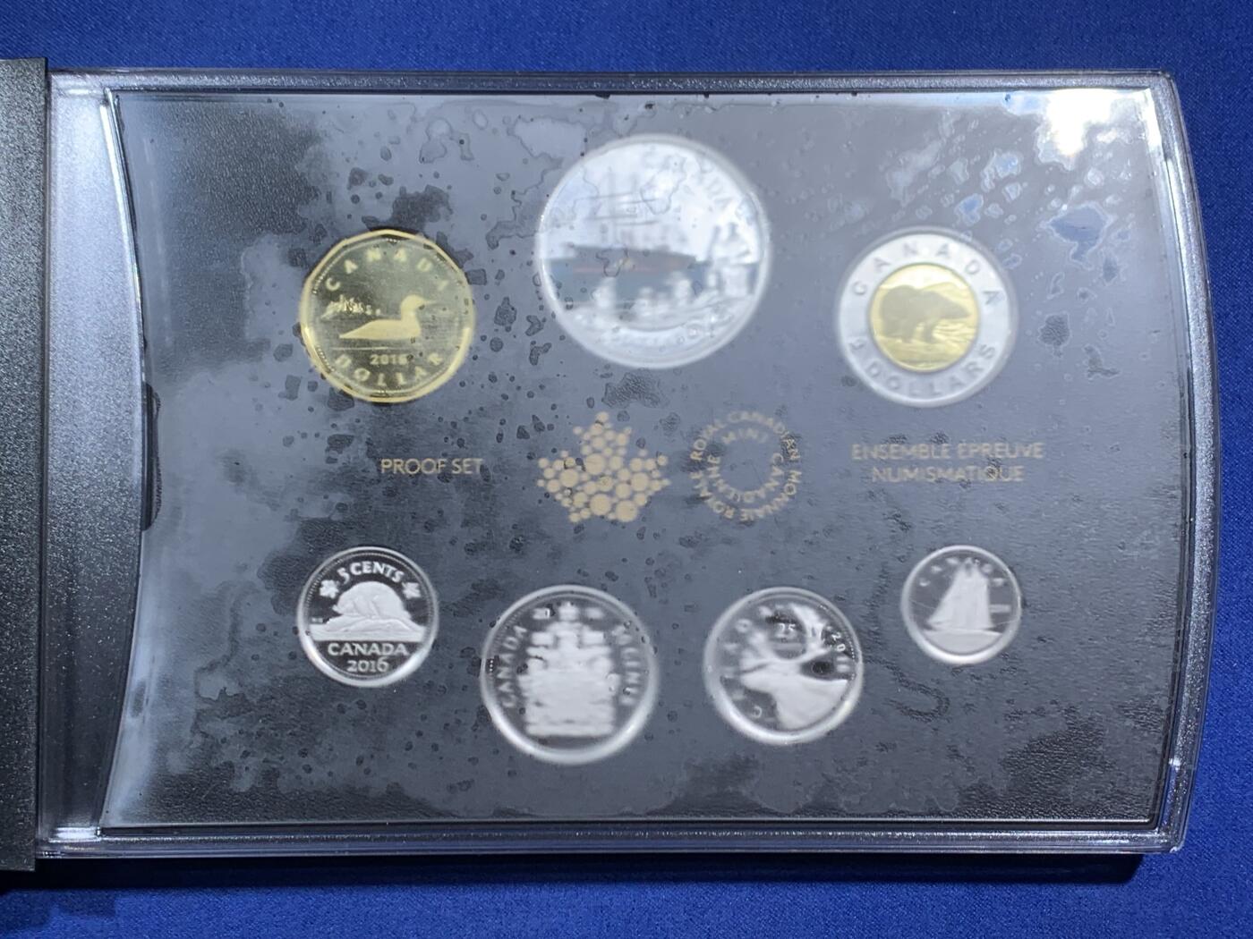 《竞宝斋》第470场 周日，周一，周二 3场连拍 （全场包邮）欢迎送拍 2016年加拿大皇家造币厂跨大西洋电缆150周年特别版精制银币套装，共7枚硬币，其中主币含23.17克纯银，整个亚克力表面模糊了，币状态保存不错的。含原盒证书