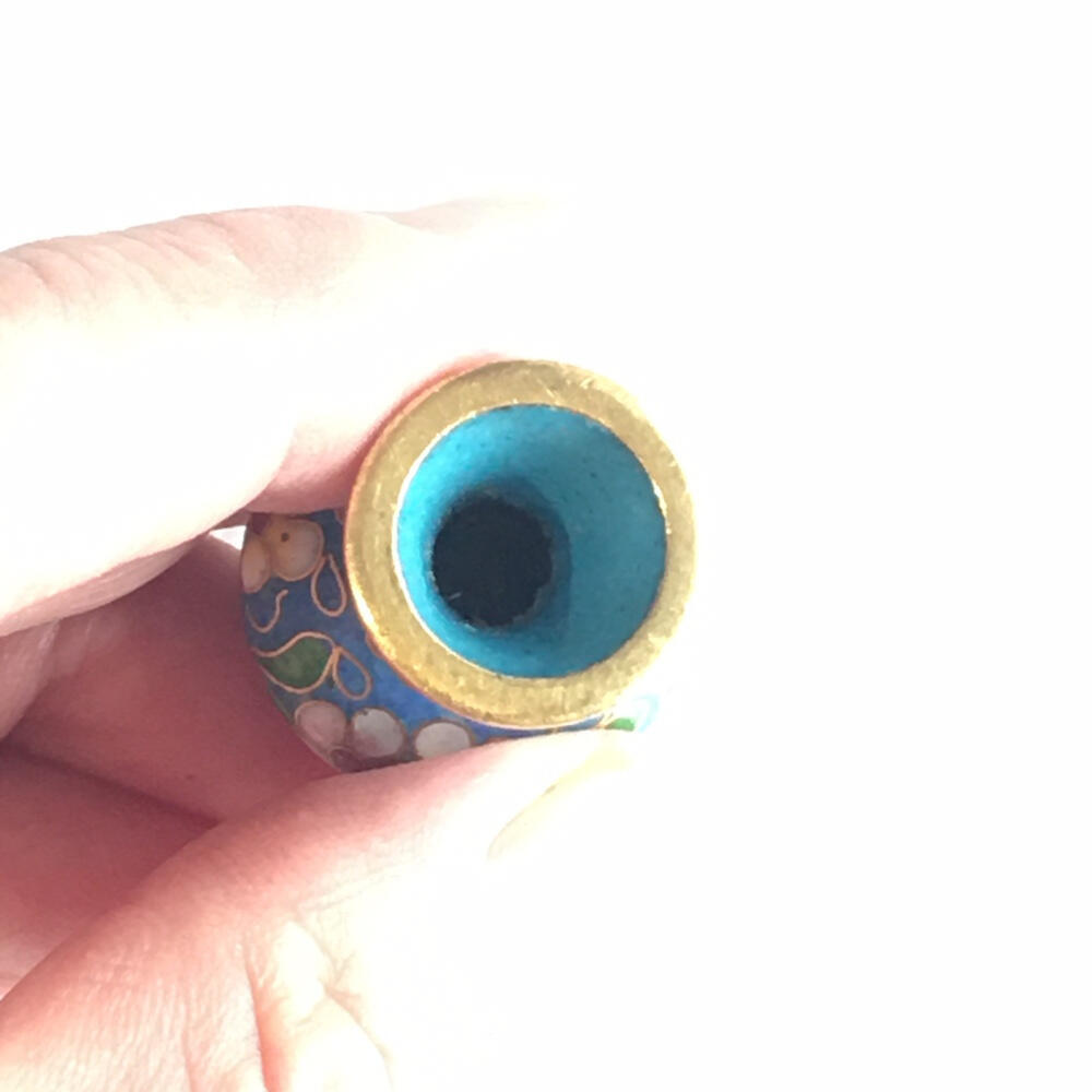      出口创汇时期浅蓝色景泰蓝铜胎掐丝珐琅回流镀金微型小留香瓶1个原版真品如图库存旧藏文玩艺术收藏