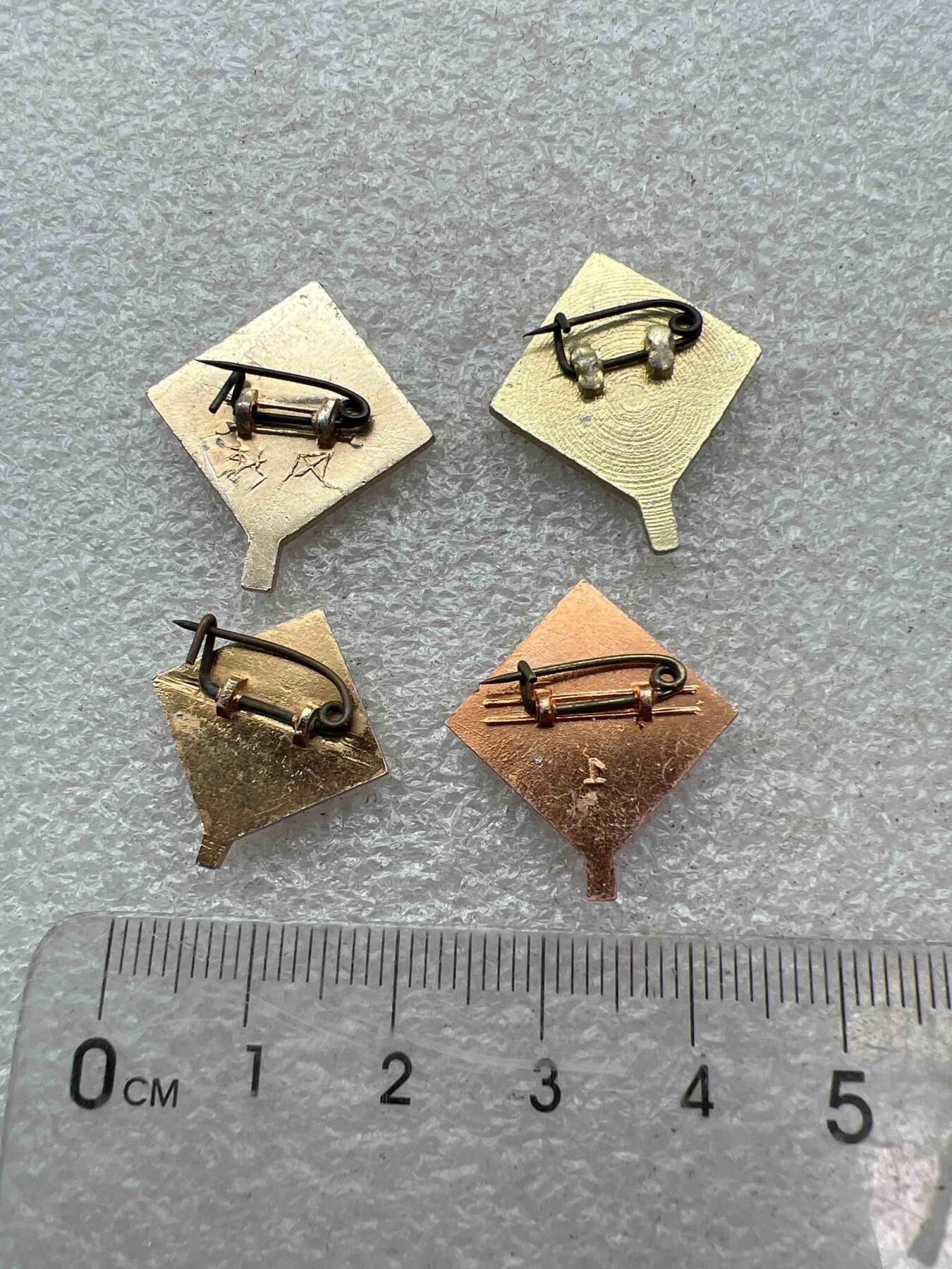 真品像章、纪念章