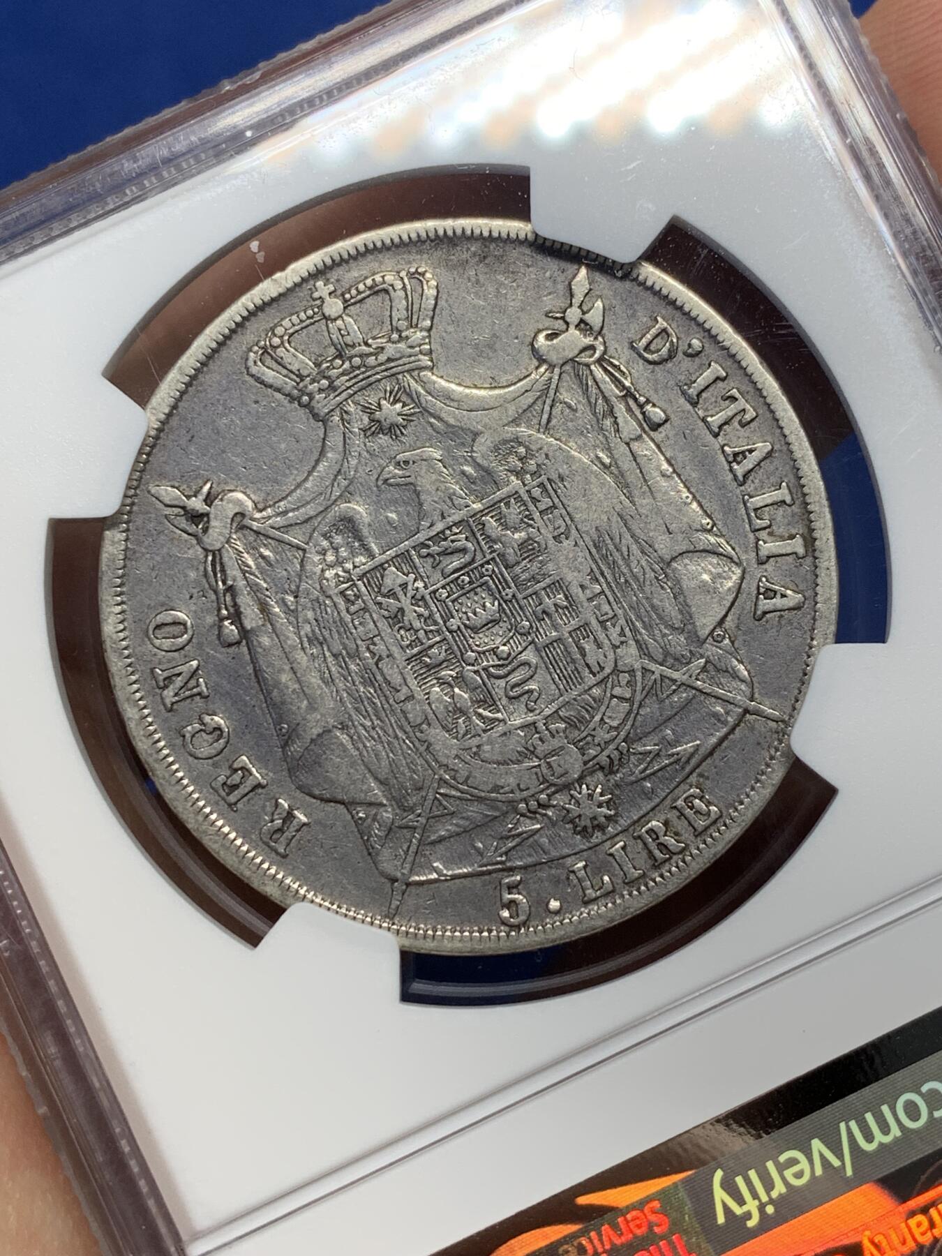 《竞宝斋》第470场 周日，周一，周二 3场连拍 （全场包邮）欢迎送拍 NGC VFD 意大利 拿破仑王国 1811年-V版 5里拉 银币 拿破仑在意大利建立的附庸国 存在不到10年 这枚在威尼斯铸造 该系列极为稀少的V版 传世黑包浆 细节尚可 拿系币经典品种