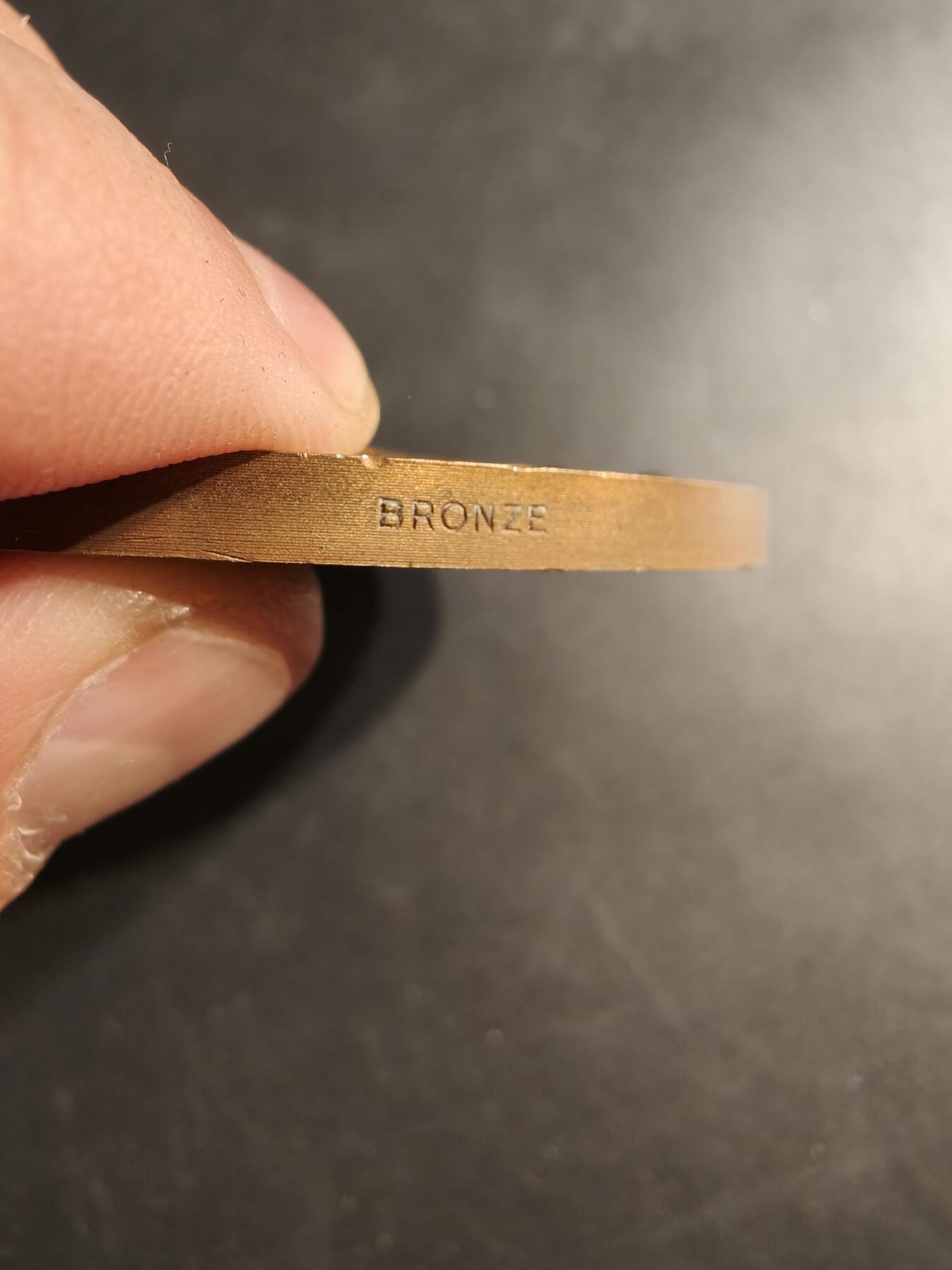 老王徽章第187期 法国炮兵学校大铜章   原盒    实发授予炮兵中校    直径72mm    重量154.4g