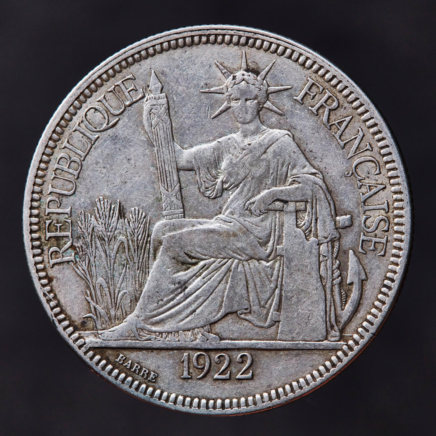 【俄甄集藏】2026年(049)03-18星期三 晚 19:30 全场包邮 法属印度支那1922年无厂标版坐洋1皮阿斯特大银币，原味状态，稀少无标版，无标版里的尚佳品相