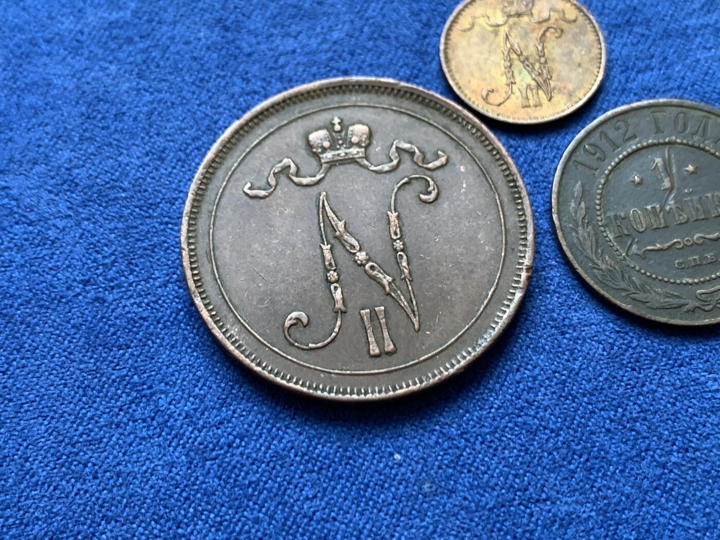 《竞宝斋》第470场 周日，周一，周二 3场连拍 （全场包邮）欢迎送拍 三枚一组 铜币：芬兰1909年1芬妮铜币，芬兰1915年10芬妮铜币，沙皇俄国1912年1戈比铜币