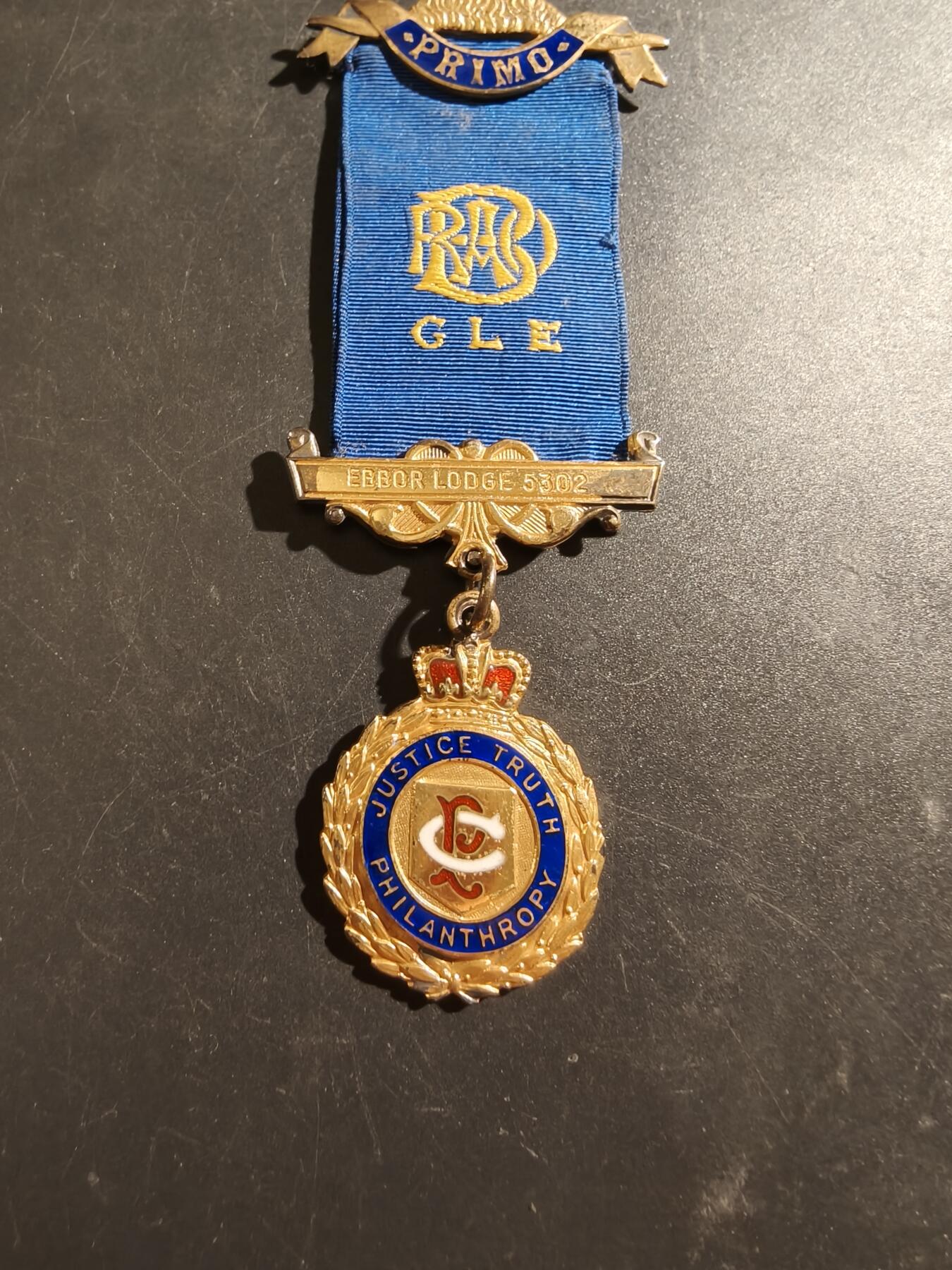 老王徽章第187期 英国皇家野牛兄弟会奖章   925银镀金珐琅    原盒     26.1g