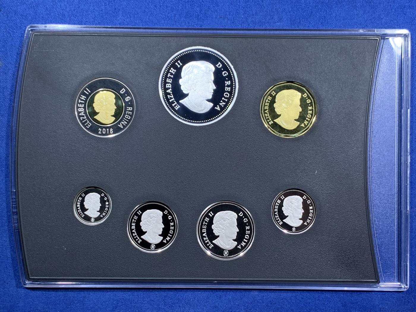 《竞宝斋》第470场 周日，周一，周二 3场连拍 （全场包邮）欢迎送拍 2016年加拿大皇家造币厂跨大西洋电缆150周年特别版精制银币套装，共7枚硬币，其中主币含23.17克纯银，整个亚克力表面模糊了，币状态保存不错的。含原盒证书