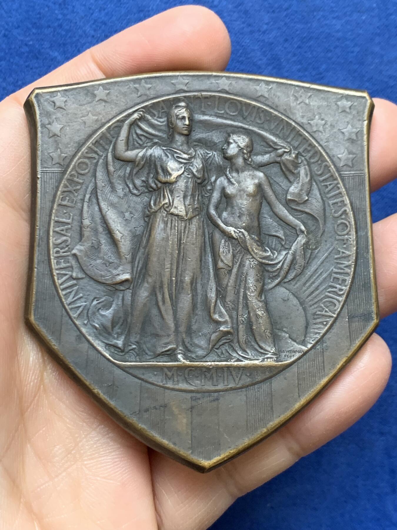 《竞宝斋》第470场 周日，周一，周二 3场连拍 （全场包邮）欢迎送拍 1904年美国圣路易斯安娜世博会盾型纪念章 GRAND PRIZE 最高级别荣誉大奖 稀有 市场未发现同款 150.6克 尺寸约为65*74mm