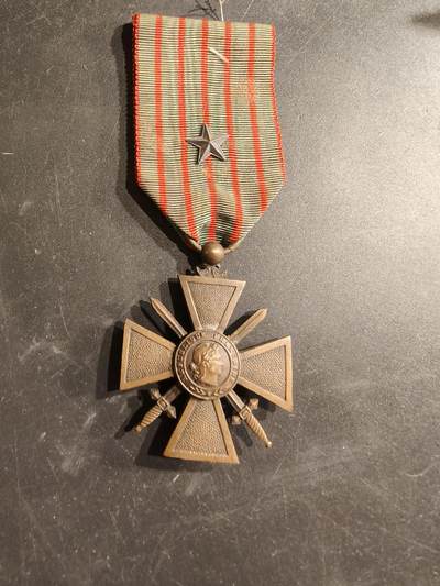 老王徽章第187期 - 法国1915版战争十字奖章   1颗铜星勋饰