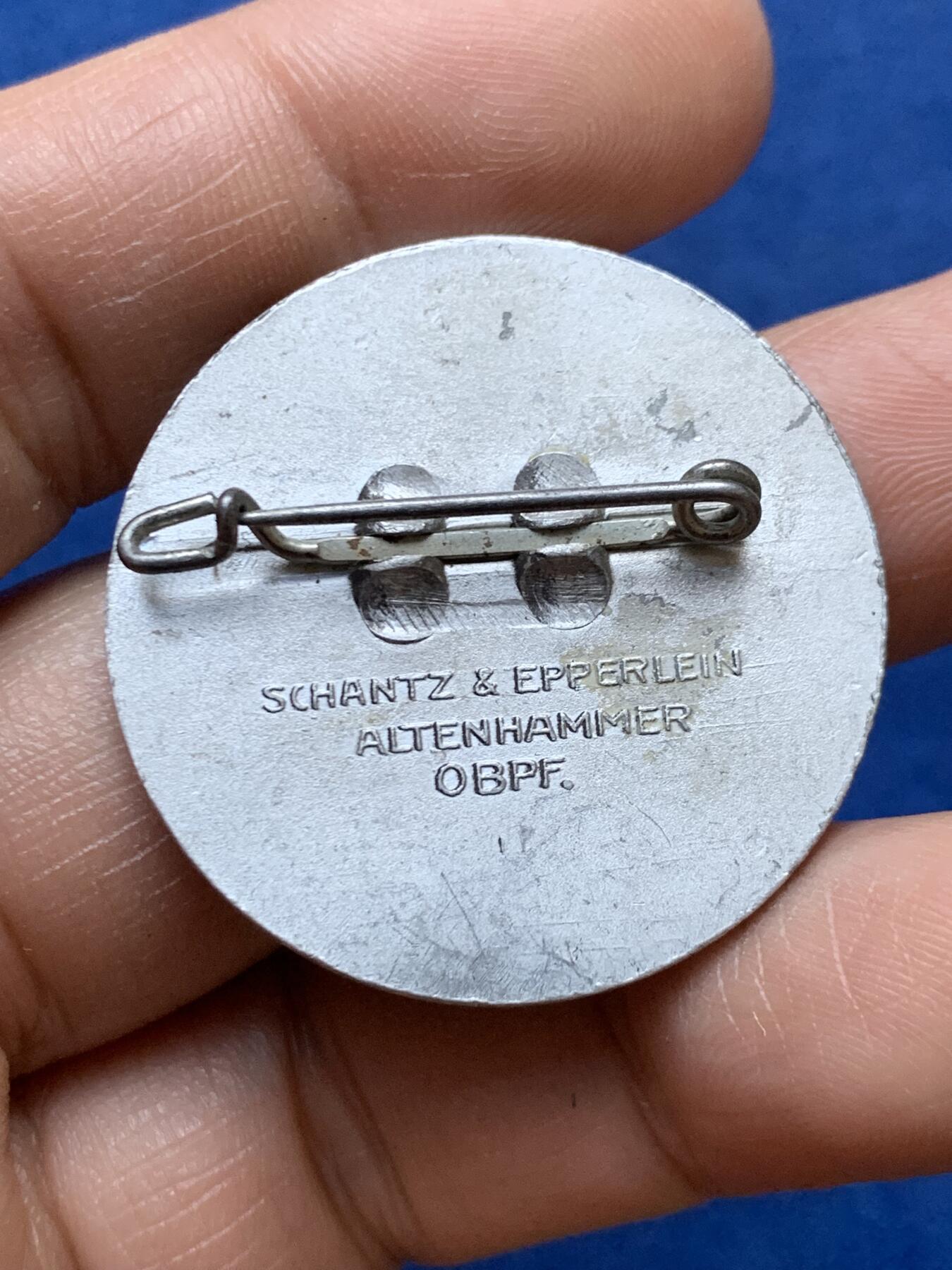 《竞宝斋》第470场 周日，周一，周二 3场连拍 （全场包邮）欢迎送拍 德国1936年纪念章 5.23克 目测为铝质 没有确切材料提供材质说明 可佩戴