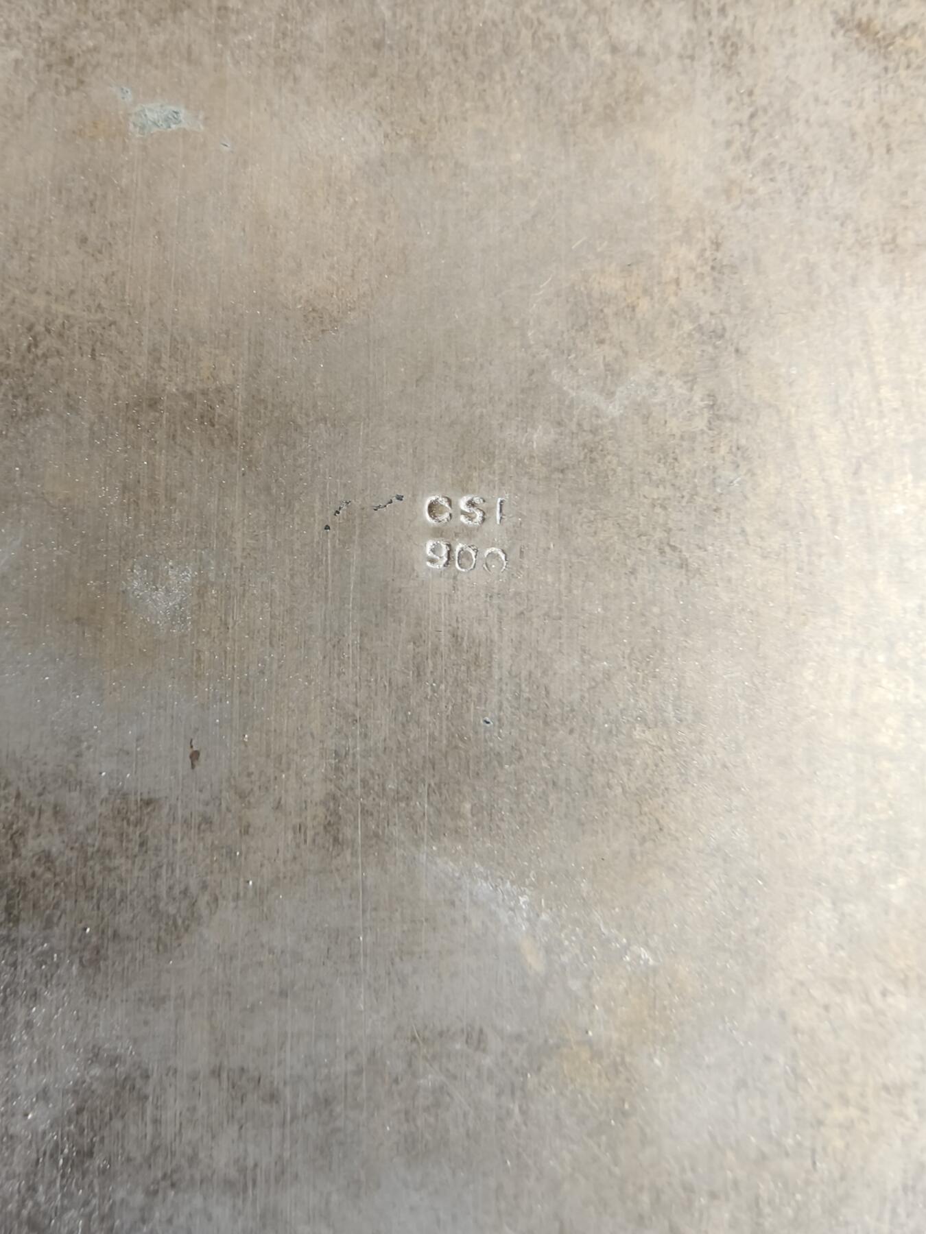 老王徽章第187期 欧洲银质梳妆镜盒     带缺少卡扣的原盒    盒子打900银标和厂标     80.8g