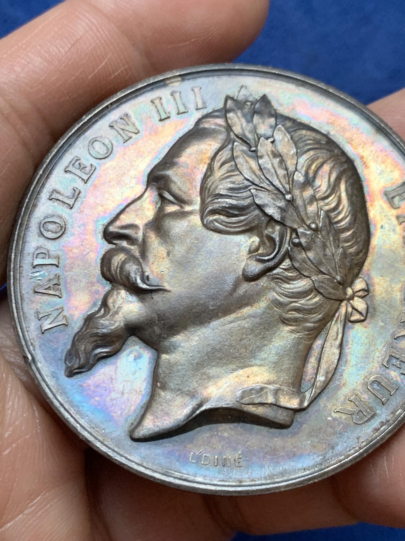 《竞宝斋》第470场 周日，周一，周二 3场连拍 （全场包邮）欢迎送拍 法国拿破仑三世时期救助儿童服务处纪念大银章 64.5克 50.2mm 蜜蜂银标