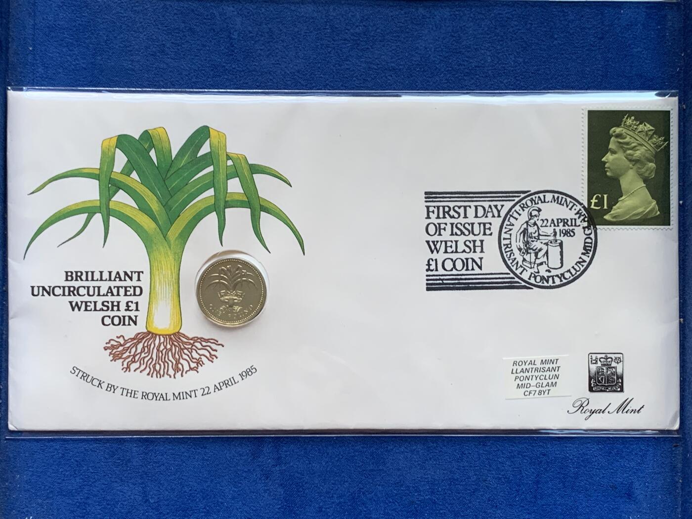 《竞宝斋》第470场 周日，周一，周二 3场连拍 （全场包邮）欢迎送拍 两枚一组 1985年英国老1英镑首日封/邮币封（Royal Mint和Royal Mail联合发行）