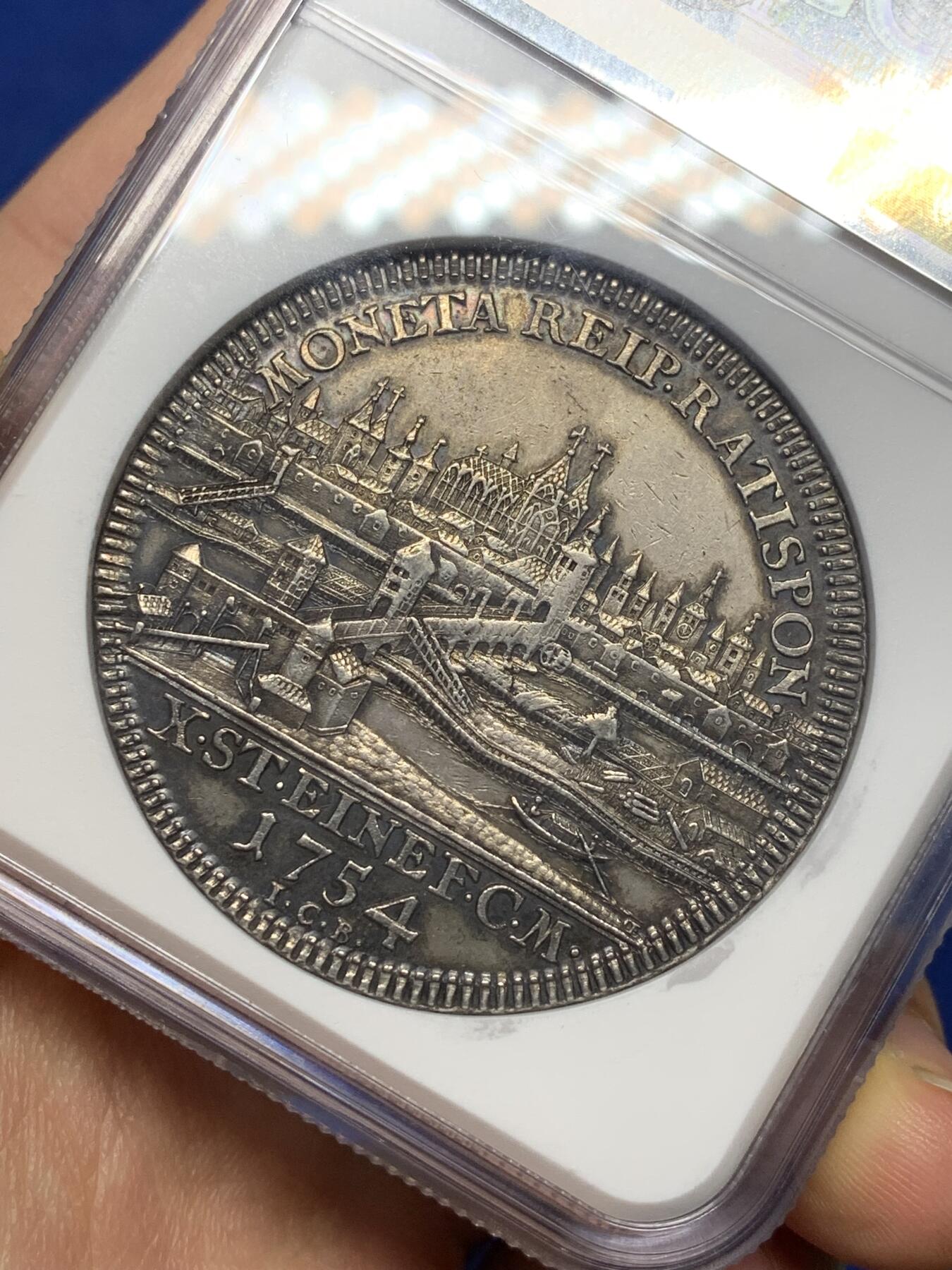 《竞宝斋》第470场 周日，周一，周二 3场连拍 （全场包邮）欢迎送拍 NGC UNCD 1754年神圣罗马帝国弗朗茨一世雷根斯堡城市景观泰勒银币