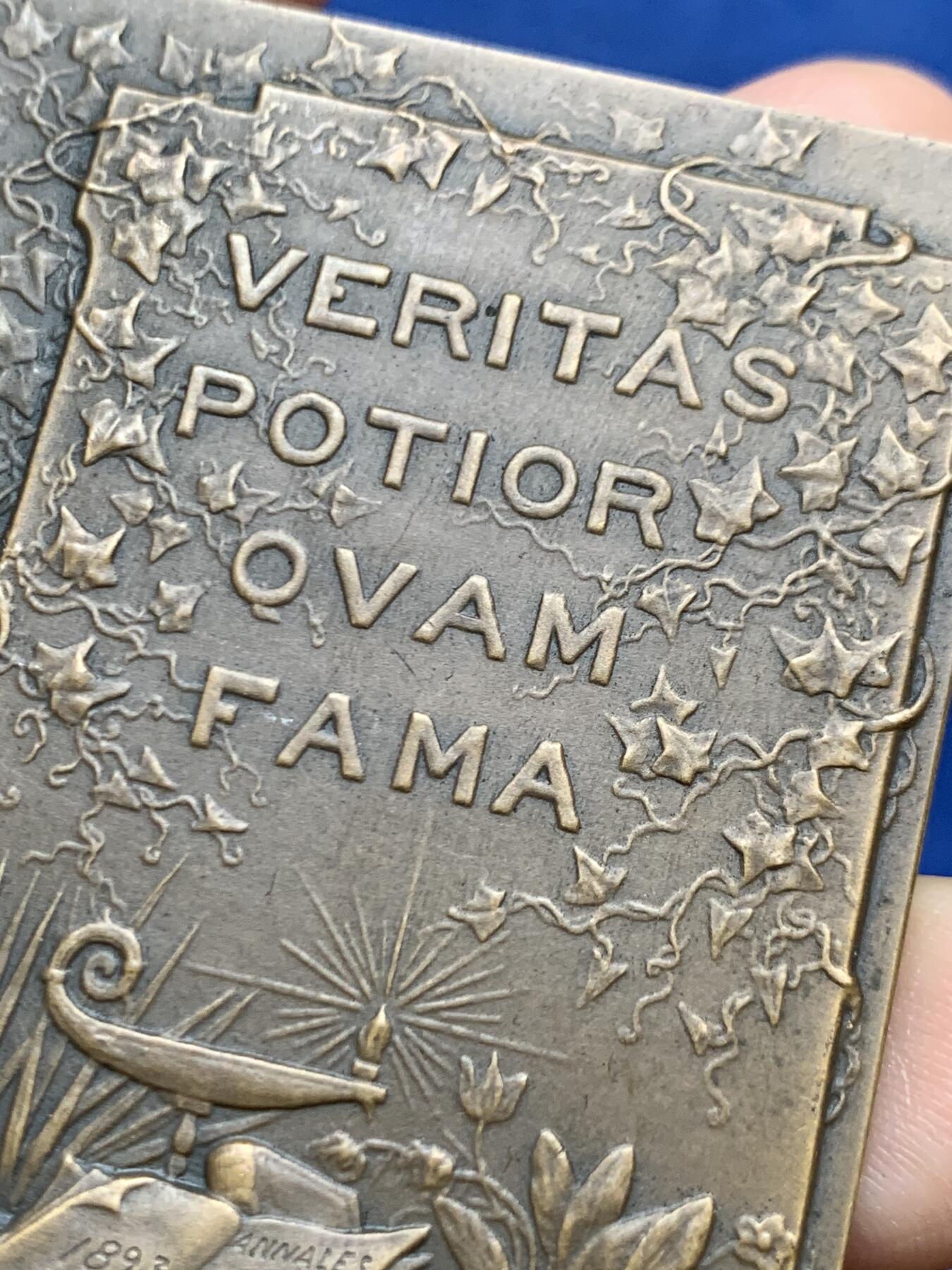 《竞宝斋》第470场 周日，周一，周二 3场连拍 （全场包邮）欢迎送拍 德国哲学家恩斯特·海克尔方型铜章 86.4克 47.2*63.8mm 丰饶角铜标